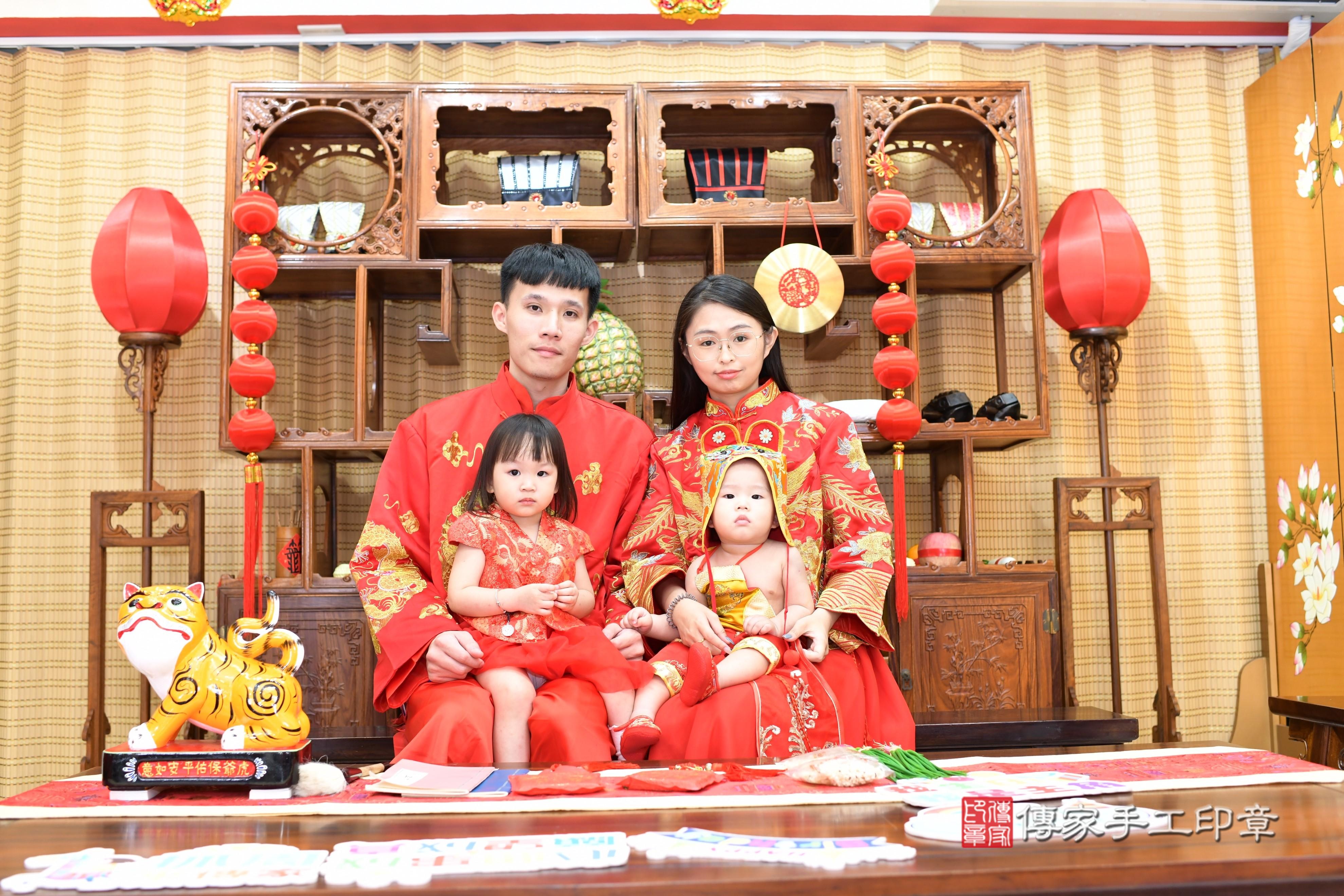 傳家手工印章台南店、抓周、度脺、中國風會場、傳家嬰兒古禮、吉祥話、抓周道具物品24種、拍照。抓周證書。寶寶抓周、滿周歲、生日快樂、祝福 傳家手工印章台南店、抓周、度脺、中國風會場、傳家嬰兒古禮、吉祥話、抓周道具物品24種、拍照。抓周證書。寶寶抓周、滿周歲、生日快樂、祝福