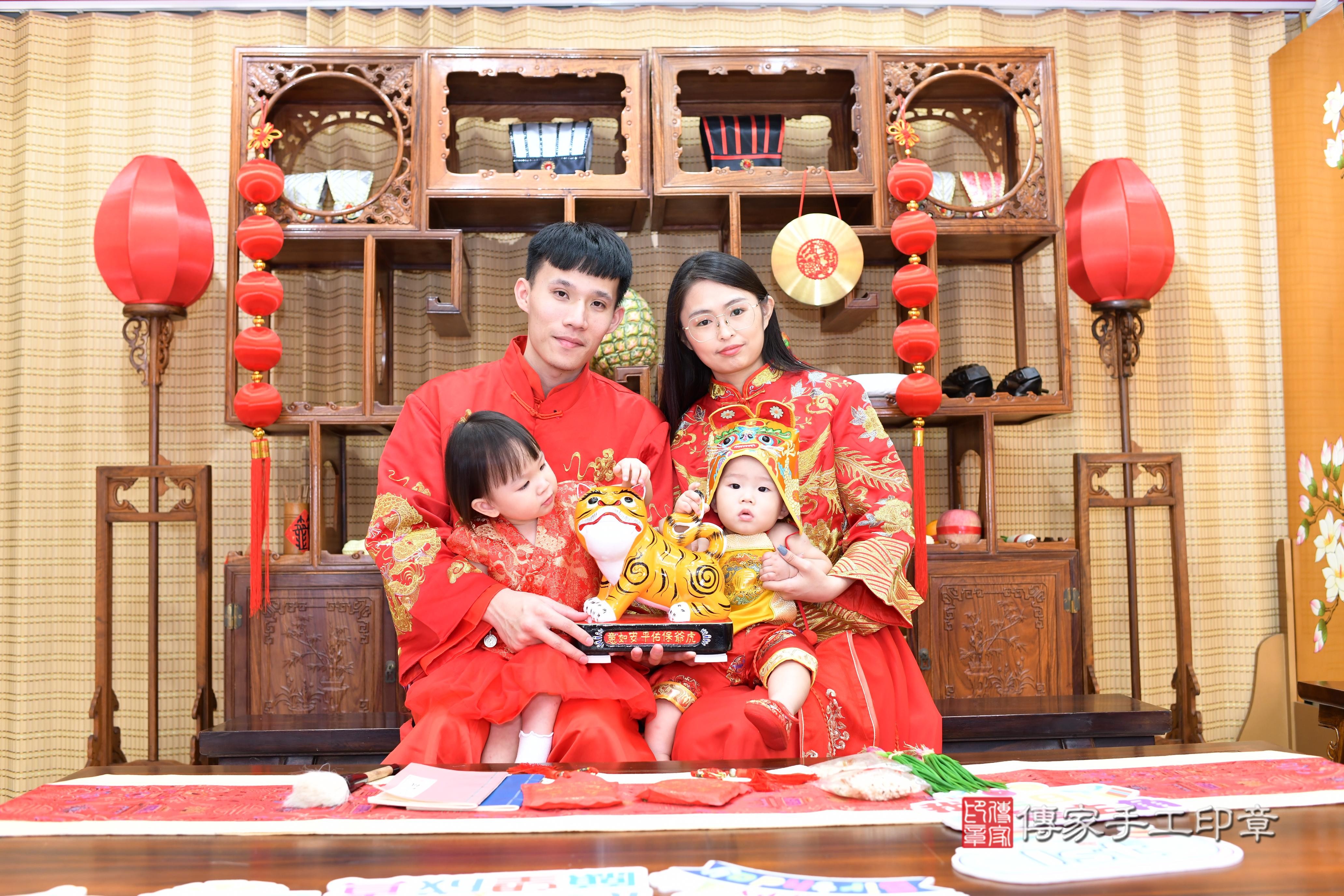 傳家手工印章台南店、抓周、度脺、中國風會場、傳家嬰兒古禮、吉祥話、抓周道具物品24種、拍照。抓周證書。寶寶抓周、滿周歲、生日快樂、祝福 傳家手工印章台南店、抓周、度脺、中國風會場、傳家嬰兒古禮、吉祥話、抓周道具物品24種、拍照。抓周證書。寶寶抓周、滿周歲、生日快樂、祝福