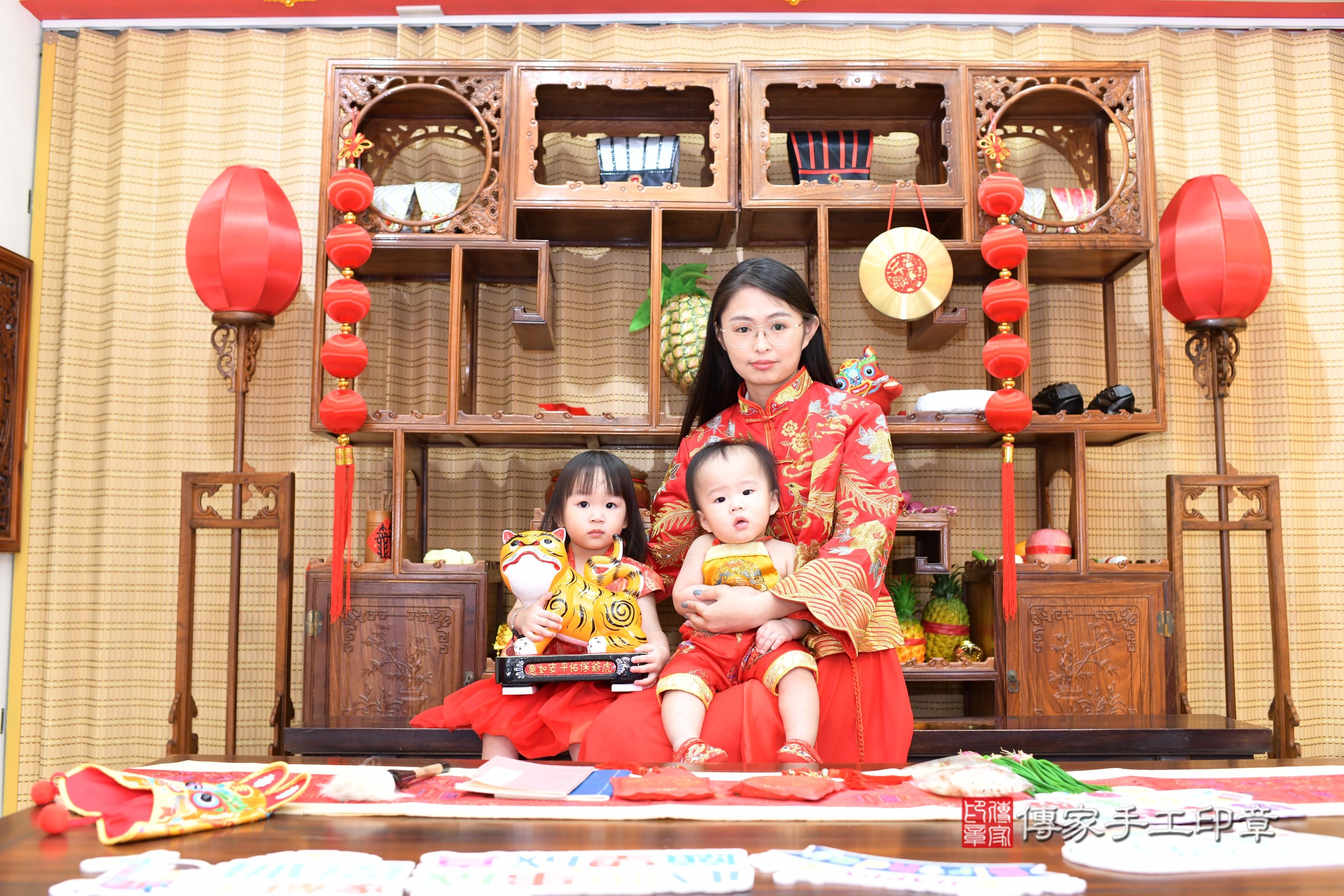 傳家手工印章台南店、抓周、度脺、中國風會場、傳家嬰兒古禮、吉祥話、抓周道具物品24種、拍照。抓周證書。寶寶抓周、滿周歲、生日快樂、祝福 傳家手工印章台南店、抓周、度脺、中國風會場、傳家嬰兒古禮、吉祥話、抓周道具物品24種、拍照。抓周證書。寶寶抓周、滿周歲、生日快樂、祝福