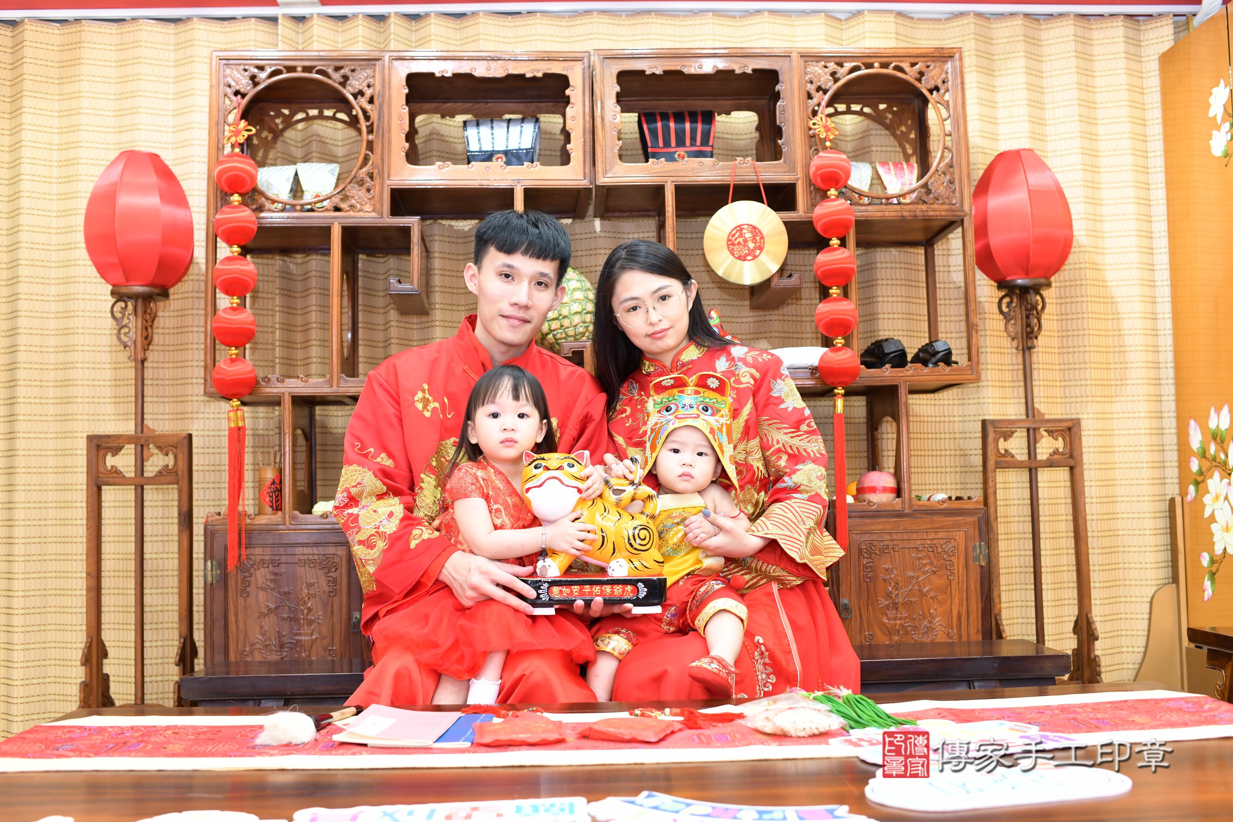 傳家手工印章台南店、抓周、度脺、中國風會場、傳家嬰兒古禮、吉祥話、抓周道具物品24種、拍照。抓周證書。寶寶抓周、滿周歲、生日快樂、祝福 傳家手工印章台南店、抓周、度脺、中國風會場、傳家嬰兒古禮、吉祥話、抓周道具物品24種、拍照。抓周證書。寶寶抓周、滿周歲、生日快樂、祝福