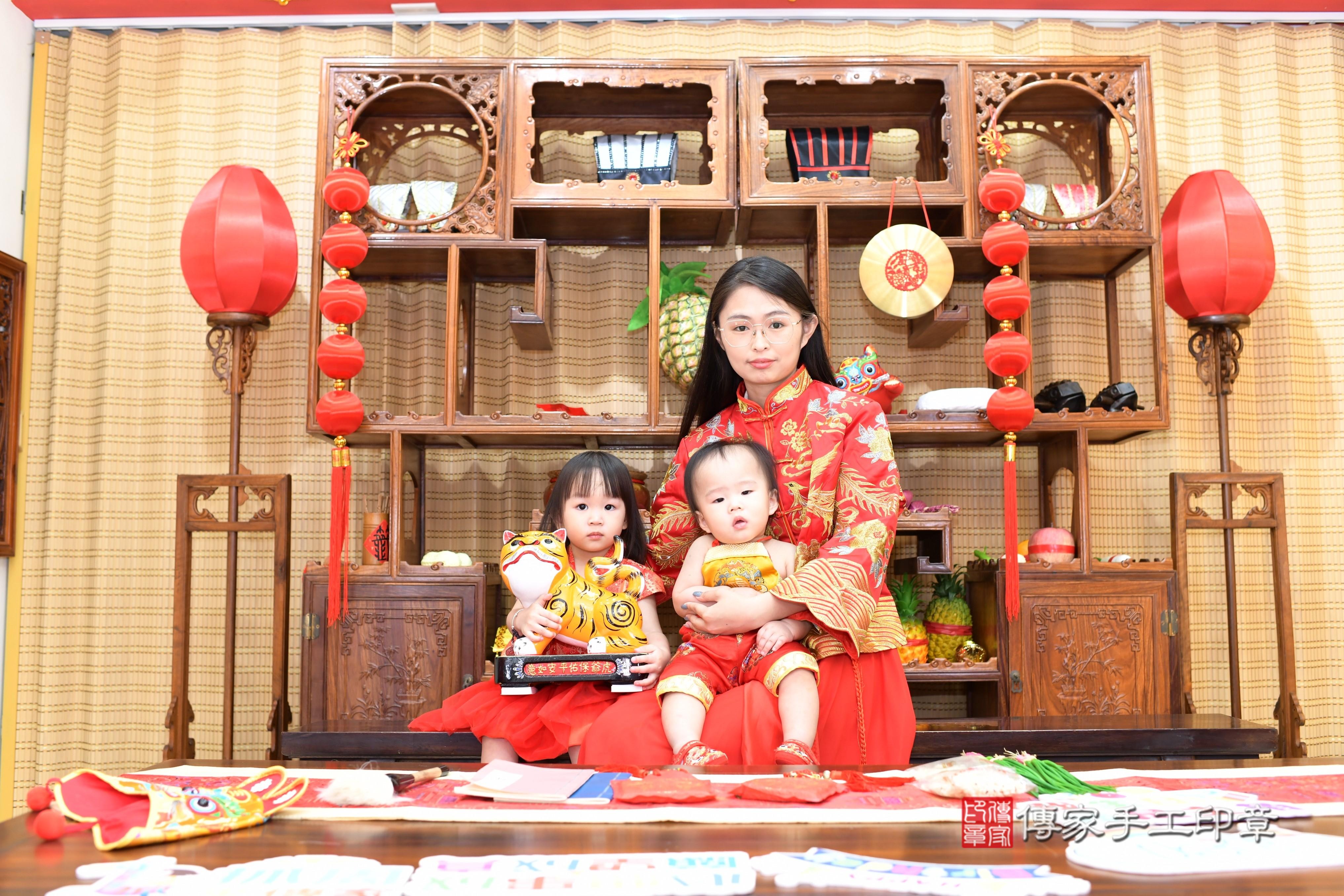 傳家手工印章台南店、抓周、度脺、中國風會場、傳家嬰兒古禮、吉祥話、抓周道具物品24種、拍照。抓周證書。寶寶抓周、滿周歲、生日快樂、祝福 傳家手工印章台南店、抓周、度脺、中國風會場、傳家嬰兒古禮、吉祥話、抓周道具物品24種、拍照。抓周證書。寶寶抓周、滿周歲、生日快樂、祝福