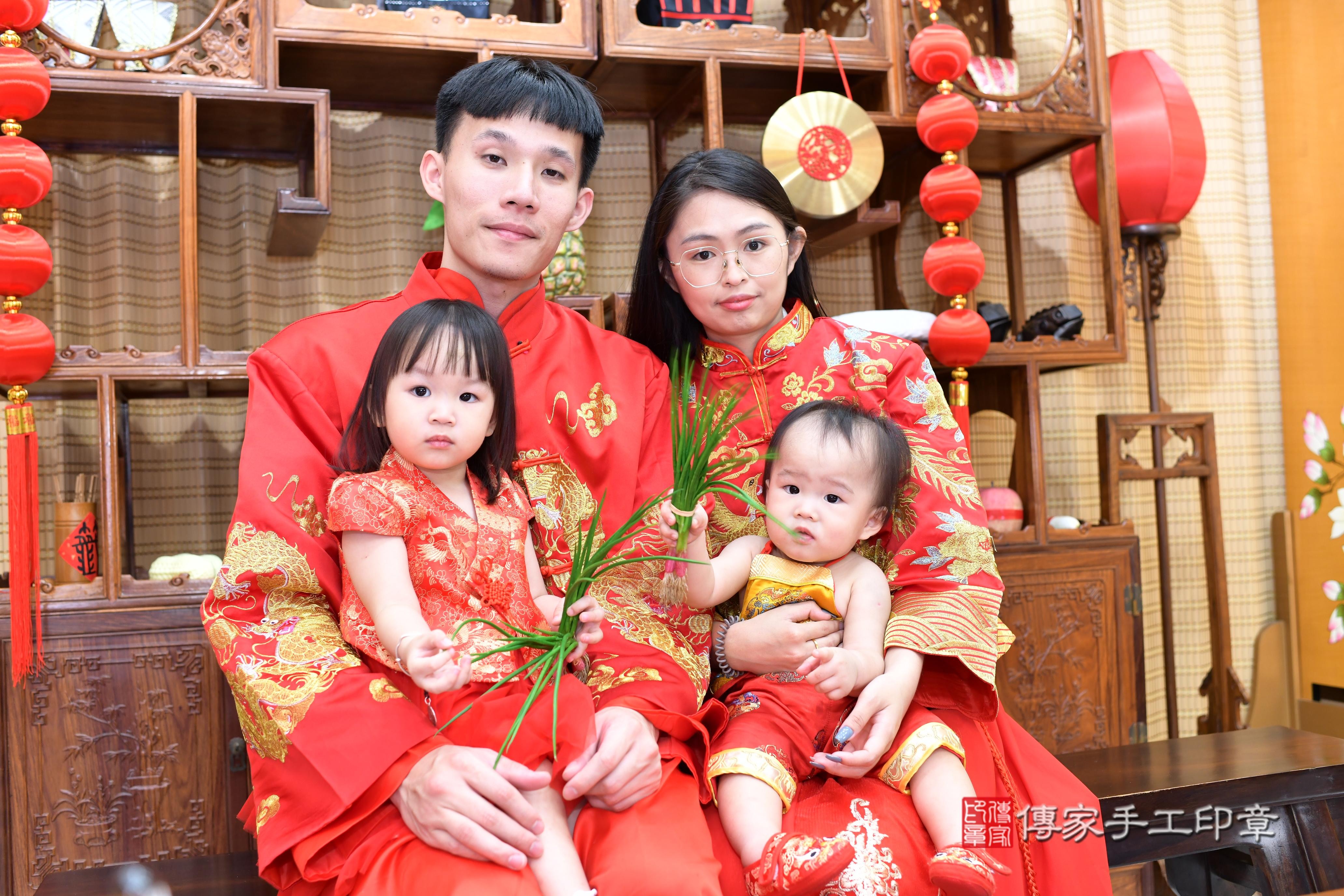 傳家手工印章台南店、抓周、度脺、中國風會場、傳家嬰兒古禮、吉祥話、抓周道具物品24種、拍照。抓周證書。寶寶抓周、滿周歲、生日快樂、祝福 傳家手工印章台南店、抓周、度脺、中國風會場、傳家嬰兒古禮、吉祥話、抓周道具物品24種、拍照。抓周證書。寶寶抓周、滿周歲、生日快樂、祝福