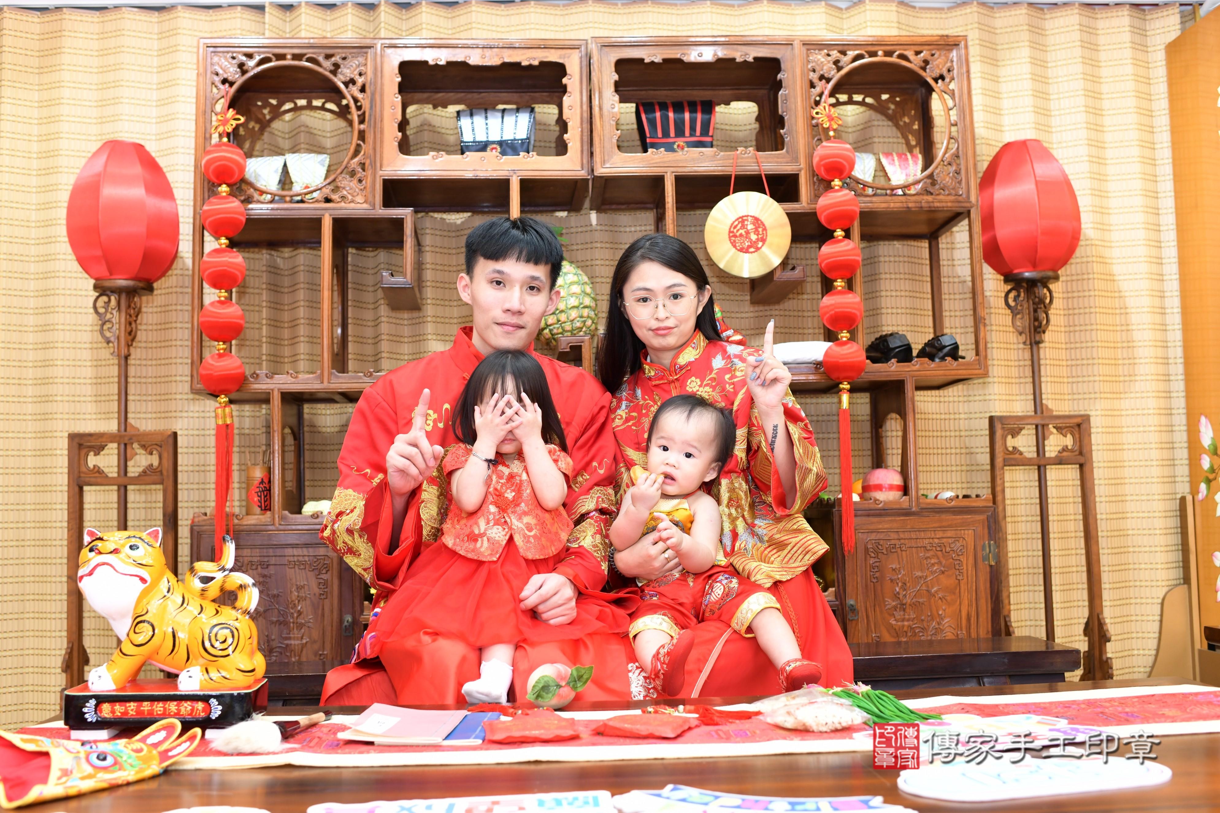 傳家手工印章台南店、抓周、度脺、中國風會場、傳家嬰兒古禮、吉祥話、抓周道具物品24種、拍照。抓周證書。寶寶抓周、滿周歲、生日快樂、祝福 傳家手工印章台南店、抓周、度脺、中國風會場、傳家嬰兒古禮、吉祥話、抓周道具物品24種、拍照。抓周證書。寶寶抓周、滿周歲、生日快樂、祝福