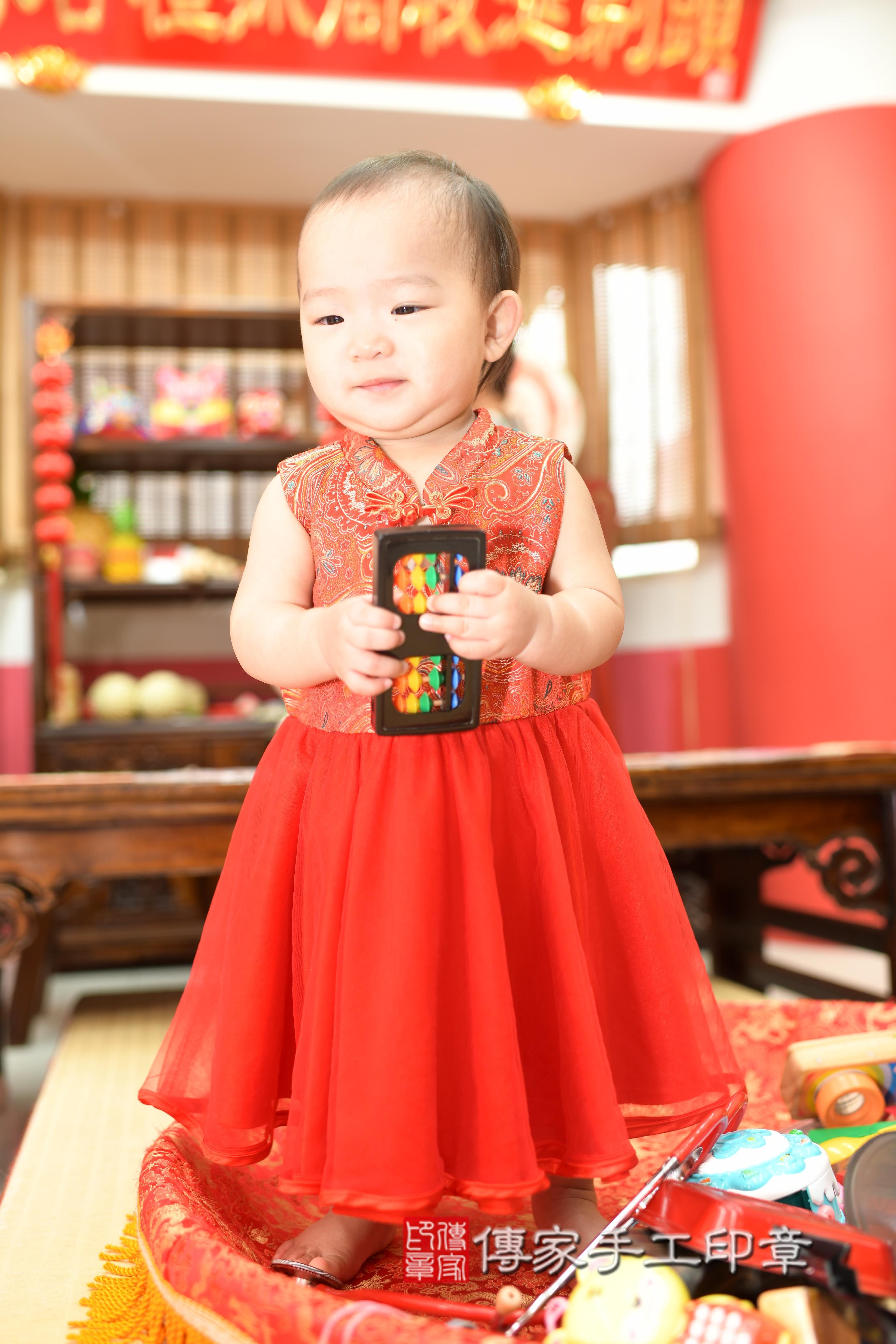 傳家手工印章高雄店、抓周、度脺、中國風會場、傳家嬰兒古禮、吉祥話、抓周道具物品24種、拍照。抓周證書。寶寶抓周、滿周歲、生日快樂、祝福 傳家手工印章高雄店、抓周、度脺、中國風會場、傳家嬰兒古禮、吉祥話、抓周道具物品24種、拍照。抓周證書。寶寶抓周、滿周歲、生日快樂、祝福