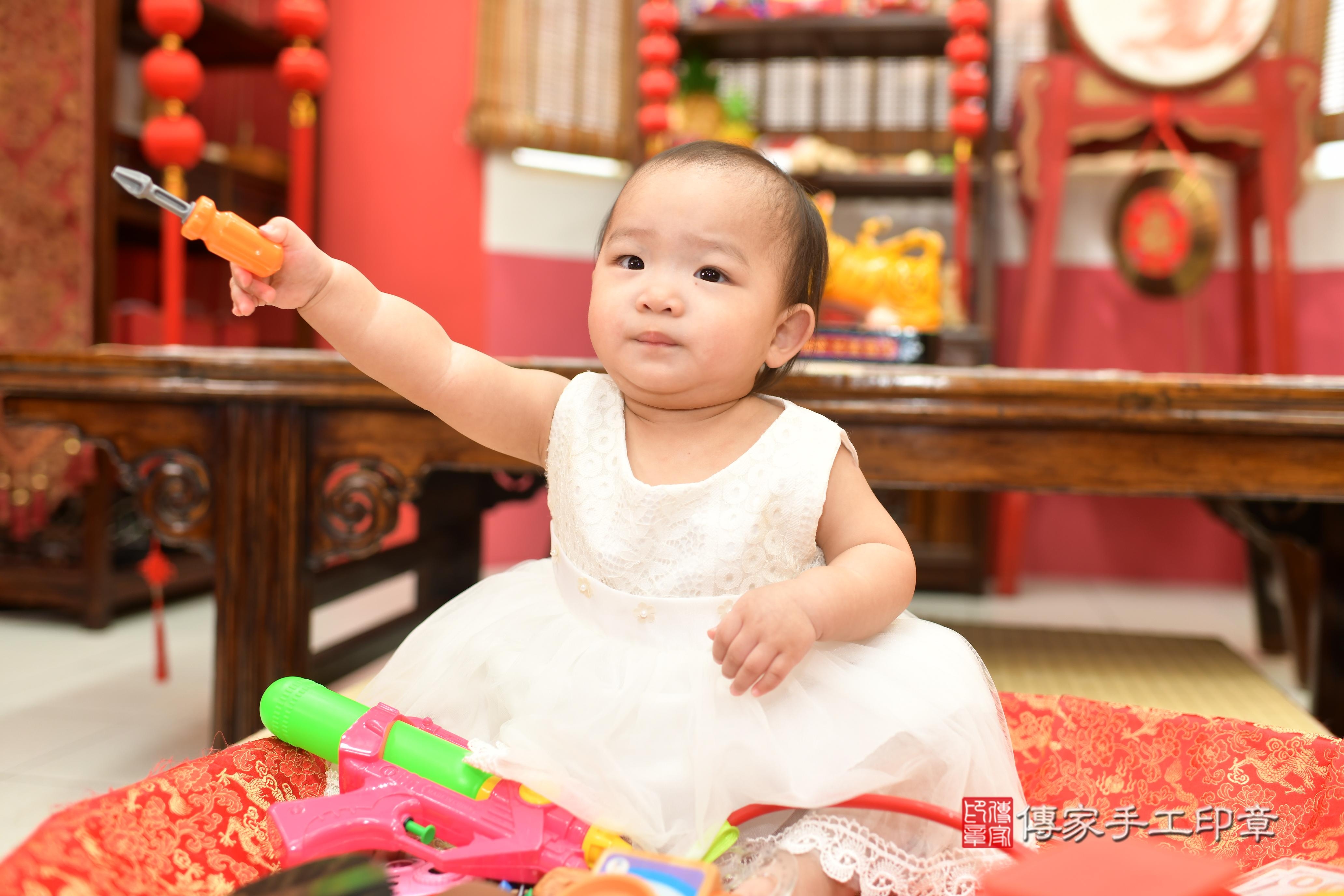 1750400456576164.jpg傳家手工印章高雄店、抓周、度脺、中國風會場、傳家嬰兒古禮、吉祥話、抓周道具物品24種、拍照。抓周證書。寶寶抓周、滿周歲、生日快樂、祝福 1750400456576164.jpg傳家手工印章高雄店、抓周、度脺、中國風會場、傳家嬰兒古禮、吉祥話、抓周道具物品24種、拍照。抓周證書。寶寶抓周、滿周歲、生日快樂、祝福