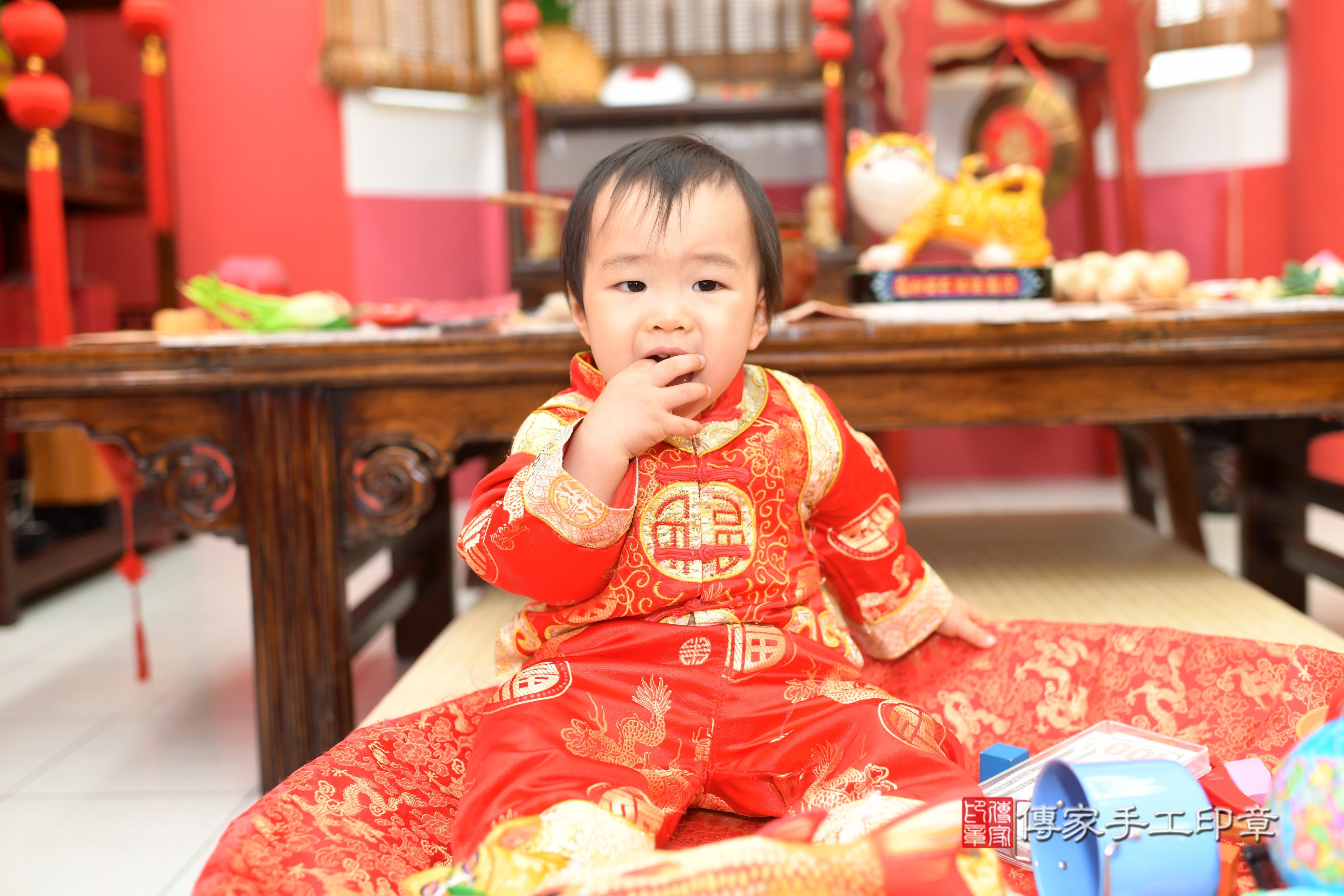 1750401156454152.傳家手工印章高雄店、抓周、度脺、中國風會場、傳家嬰兒古禮、吉祥話、抓周道具物品24種、拍照。抓周證書。寶寶抓周、滿周歲、生日快樂、祝福 1750401156454152.傳家手工印章高雄店、抓周、度脺、中國風會場、傳家嬰兒古禮、吉祥話、抓周道具物品24種、拍照。抓周證書。寶寶抓周、滿周歲、生日快樂、祝福