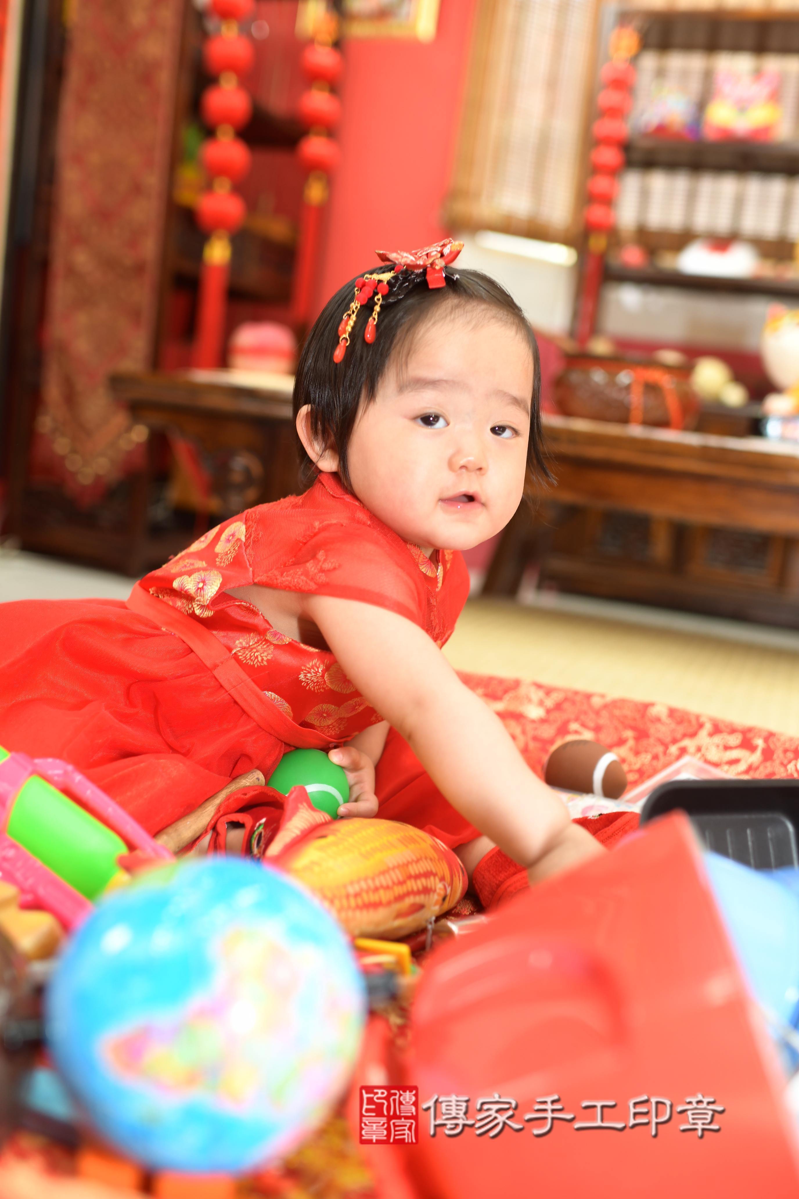傳家手工印章高雄店、抓周、度脺、中國風會場、傳家嬰兒古禮、吉祥話、抓周道具物品24種、拍照。抓周證書。寶寶抓周、滿周歲、生日快樂、祝福 傳家手工印章高雄店、抓周、度脺、中國風會場、傳家嬰兒古禮、吉祥話、抓周道具物品24種、拍照。抓周證書。寶寶抓周、滿周歲、生日快樂、祝福