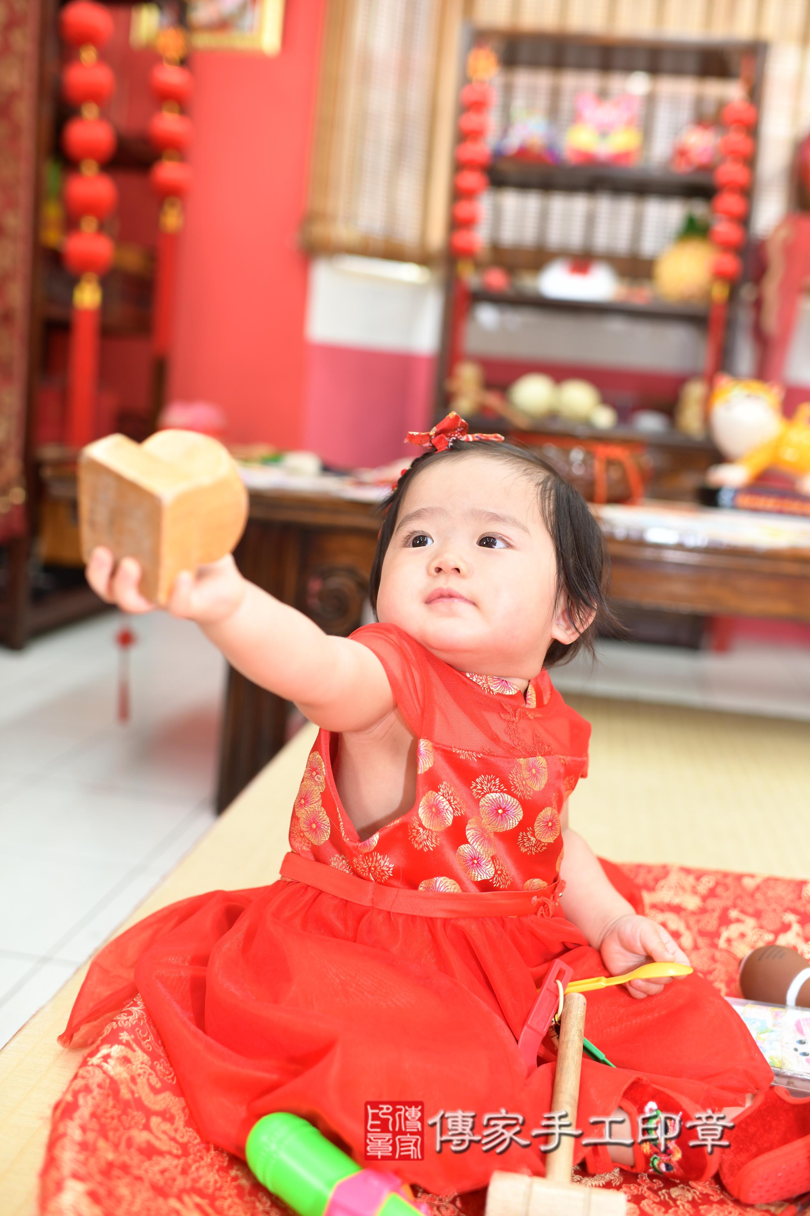 傳家手工印章高雄店、抓周、度脺、中國風會場、傳家嬰兒古禮、吉祥話、抓周道具物品24種、拍照。抓周證書。寶寶抓周、滿周歲、生日快樂、祝福 傳家手工印章高雄店、抓周、度脺、中國風會場、傳家嬰兒古禮、吉祥話、抓周道具物品24種、拍照。抓周證書。寶寶抓周、滿周歲、生日快樂、祝福