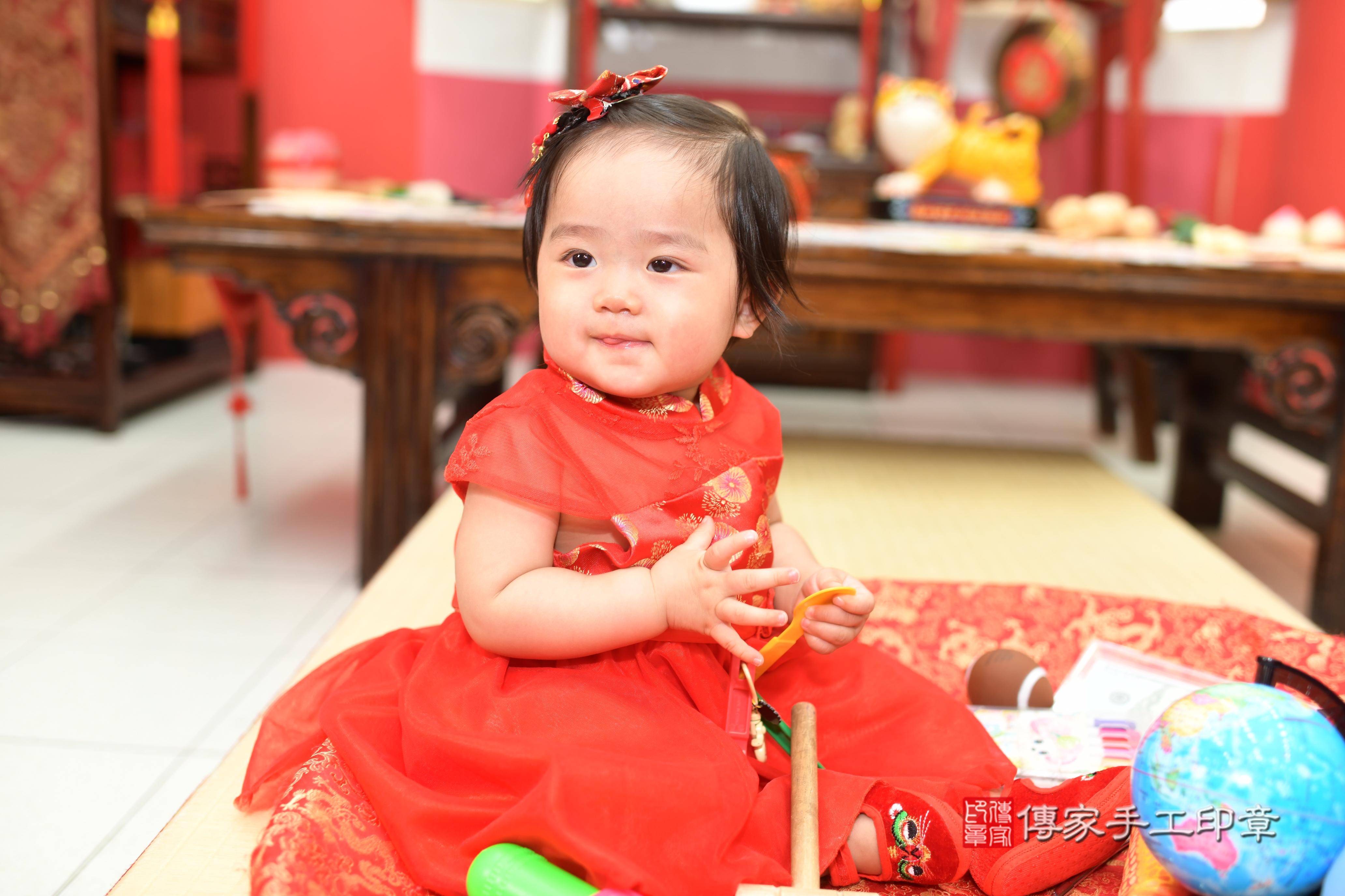 傳家手工印章高雄店、抓周、度脺、中國風會場、傳家嬰兒古禮、吉祥話、抓周道具物品24種、拍照。抓周證書。寶寶抓周、滿周歲、生日快樂、祝福 傳家手工印章高雄店、抓周、度脺、中國風會場、傳家嬰兒古禮、吉祥話、抓周道具物品24種、拍照。抓周證書。寶寶抓周、滿周歲、生日快樂、祝福