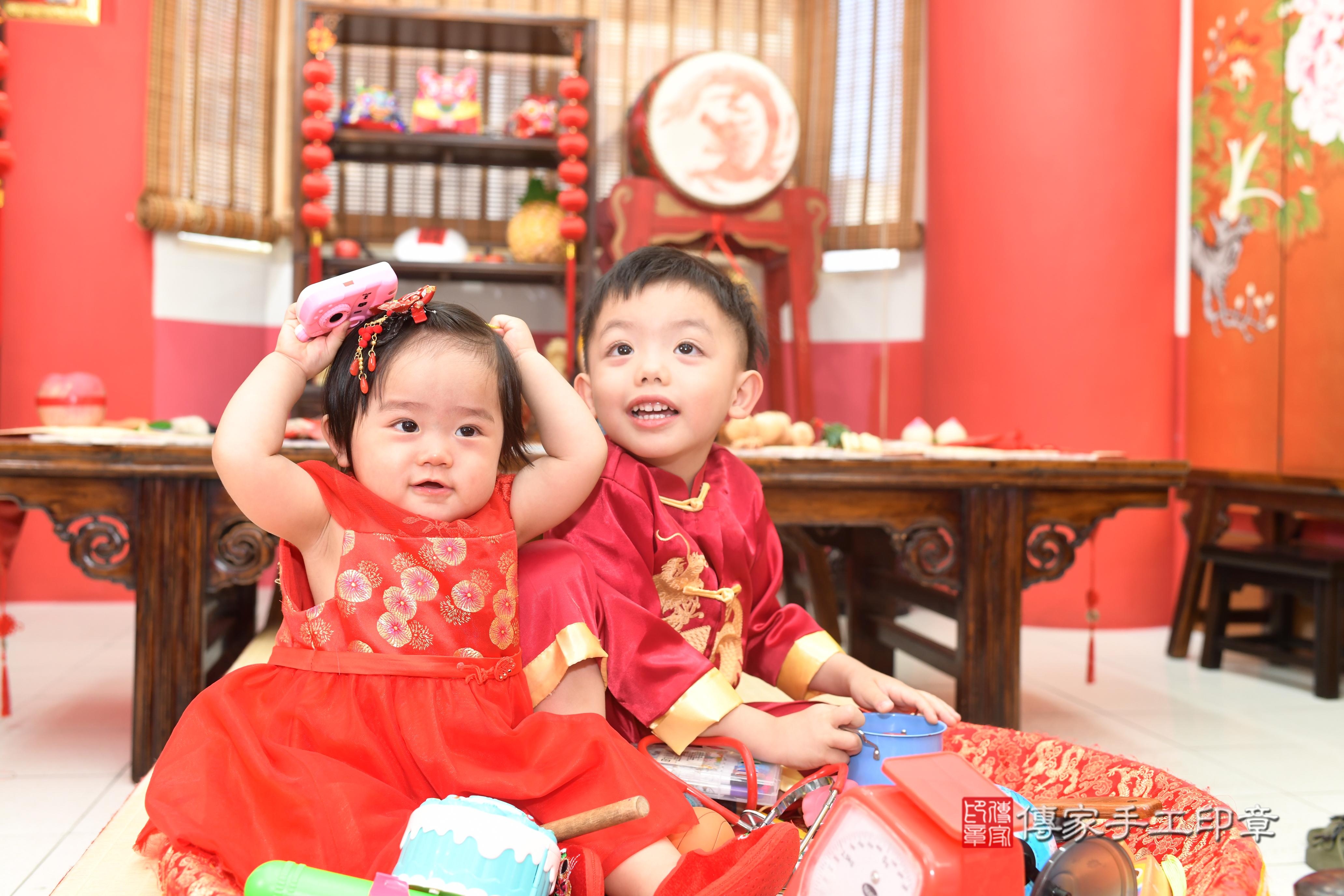 傳家手工印章高雄店、抓周、度脺、中國風會場、傳家嬰兒古禮、吉祥話、抓周道具物品24種、拍照。抓周證書。寶寶抓周、滿周歲、生日快樂、祝福 傳家手工印章高雄店、抓周、度脺、中國風會場、傳家嬰兒古禮、吉祥話、抓周道具物品24種、拍照。抓周證書。寶寶抓周、滿周歲、生日快樂、祝福