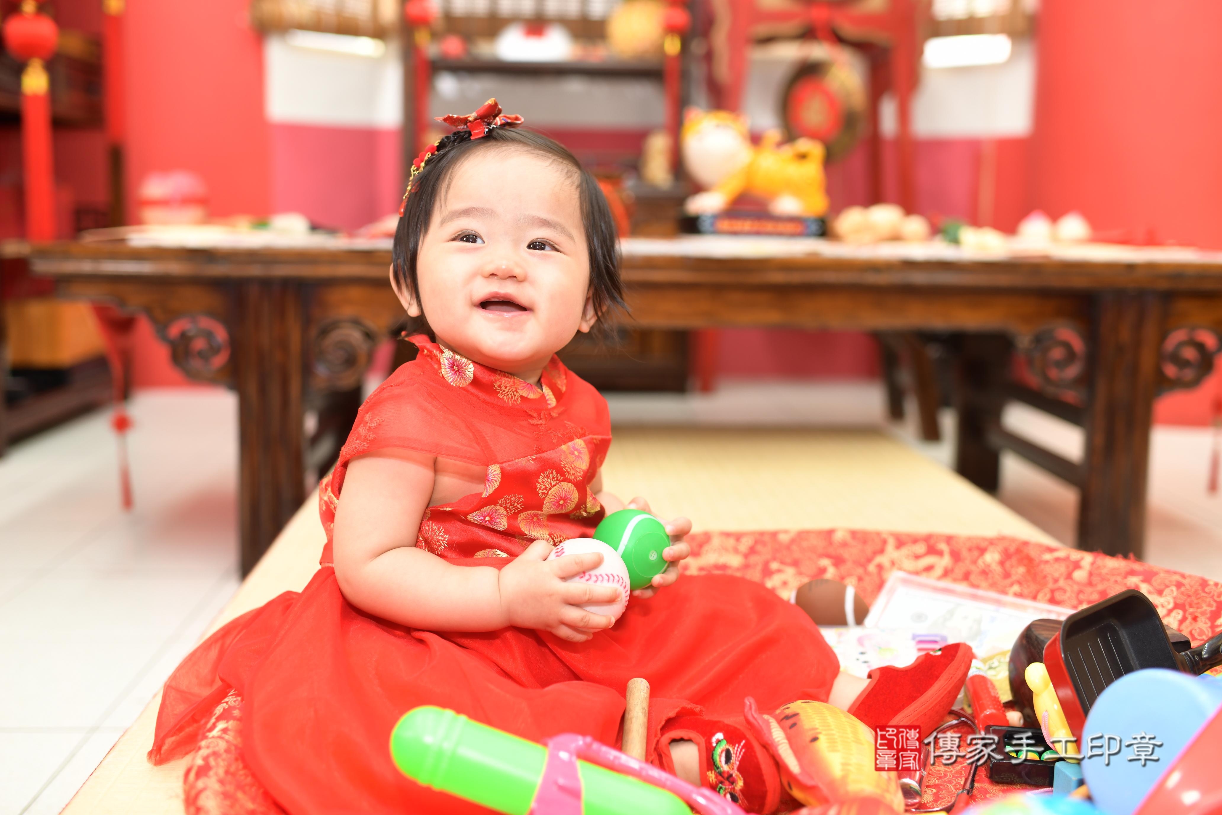 傳家手工印章高雄店、抓周、度脺、中國風會場、傳家嬰兒古禮、吉祥話、抓周道具物品24種、拍照。抓周證書。寶寶抓周、滿周歲、生日快樂、祝福 傳家手工印章高雄店、抓周、度脺、中國風會場、傳家嬰兒古禮、吉祥話、抓周道具物品24種、拍照。抓周證書。寶寶抓周、滿周歲、生日快樂、祝福