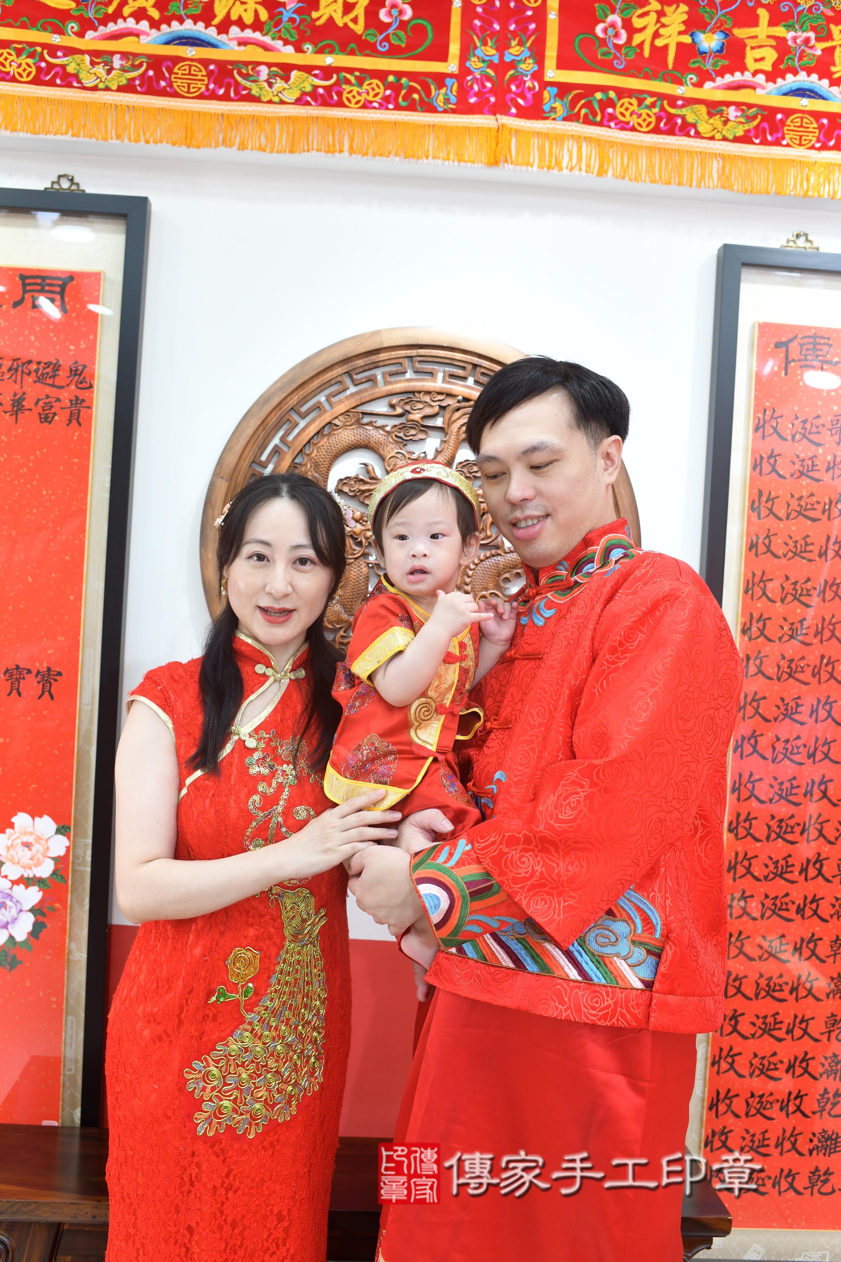 傳家手工印章高雄店、抓周、度脺、中國風會場、傳家嬰兒古禮、吉祥話、抓周道具物品24種、拍照。抓周證書。寶寶抓周、滿周歲、生日快樂、祝福 傳家手工印章高雄店、抓周、度脺、中國風會場、傳家嬰兒古禮、吉祥話、抓周道具物品24種、拍照。抓周證書。寶寶抓周、滿周歲、生日快樂、祝福