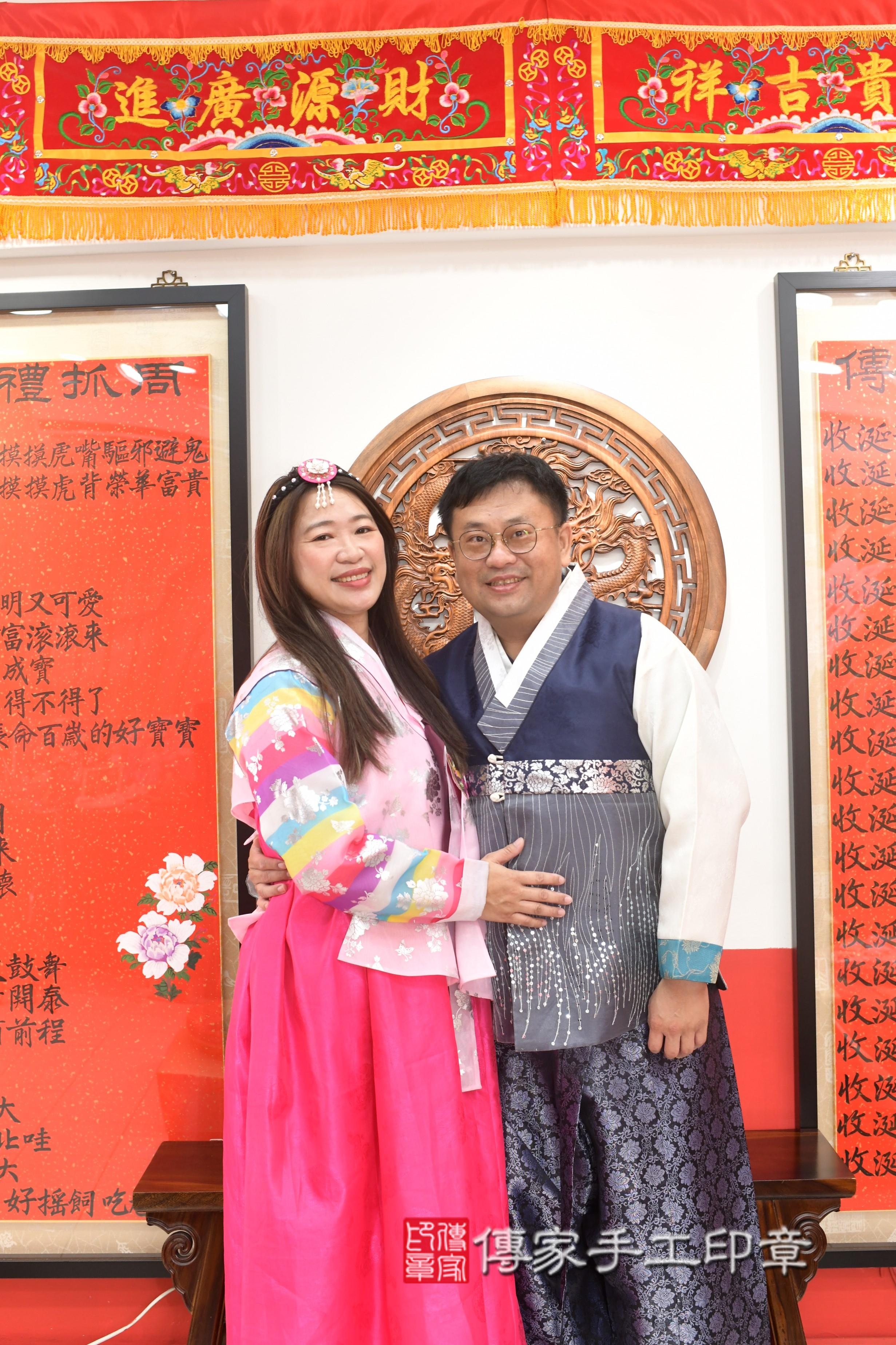 傳家手工印章高雄店、抓周、度脺、中國風會場、傳家嬰兒古禮、吉祥話、抓周道具物品24種、拍照。抓周證書。寶寶抓周、滿周歲、生日快樂、祝福 傳家手工印章高雄店、抓周、度脺、中國風會場、傳家嬰兒古禮、吉祥話、抓周道具物品24種、拍照。抓周證書。寶寶抓周、滿周歲、生日快樂、祝福