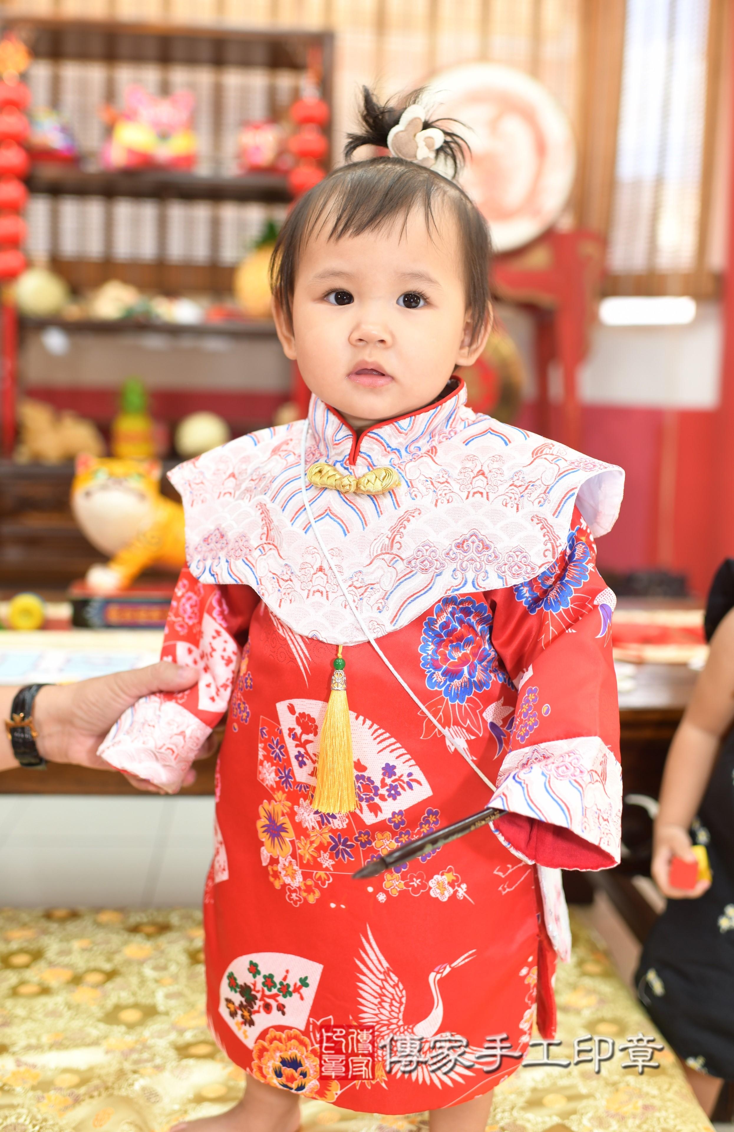 傳家手工印章高雄店、抓周、度脺、中國風會場、傳家嬰兒古禮、吉祥話、抓周道具物品24種、拍照。抓周證書。寶寶抓周、滿周歲、生日快樂、祝福 傳家手工印章高雄店、抓周、度脺、中國風會場、傳家嬰兒古禮、吉祥話、抓周道具物品24種、拍照。抓周證書。寶寶抓周、滿周歲、生日快樂、祝福