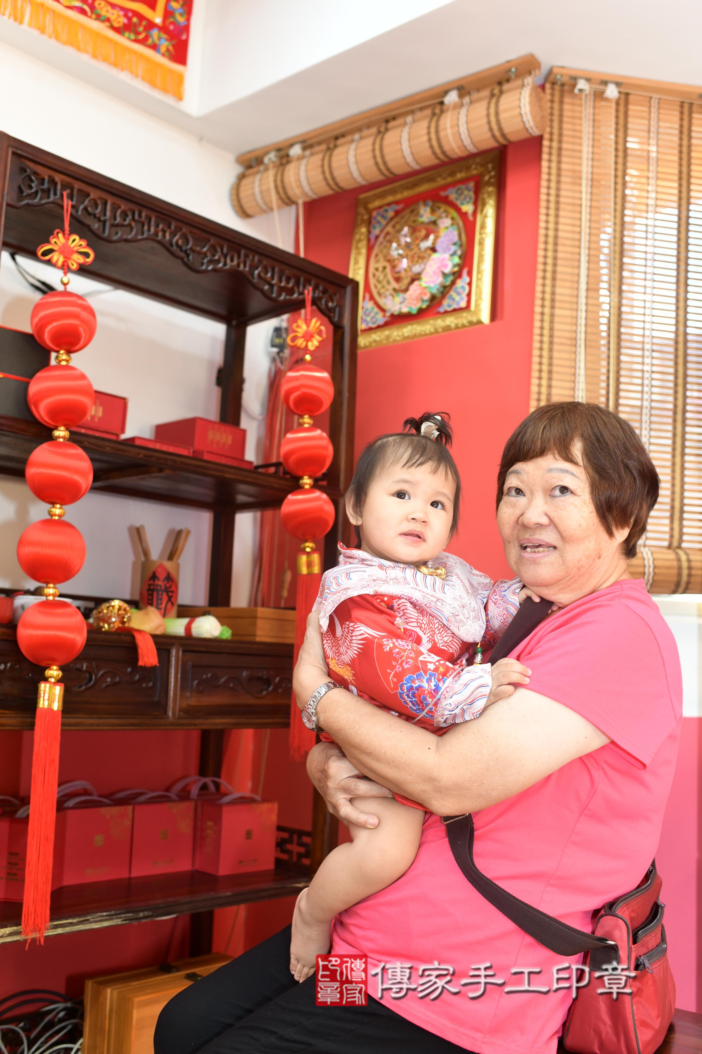 傳家手工印章高雄店、抓周、度脺、中國風會場、傳家嬰兒古禮、吉祥話、抓周道具物品24種、拍照。抓周證書。寶寶抓周、滿周歲、生日快樂、祝福 傳家手工印章高雄店、抓周、度脺、中國風會場、傳家嬰兒古禮、吉祥話、抓周道具物品24種、拍照。抓周證書。寶寶抓周、滿周歲、生日快樂、祝福