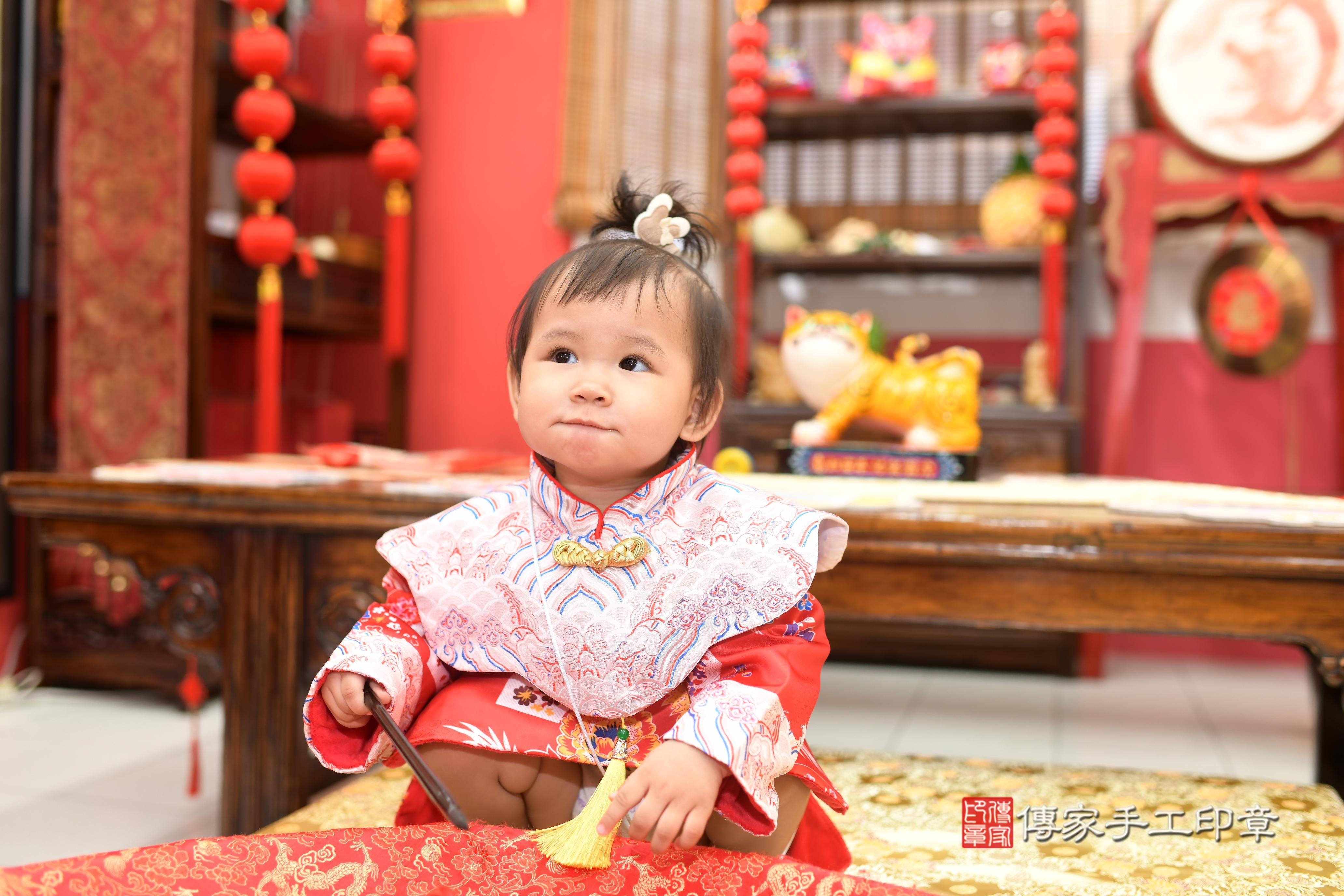 傳家手工印章高雄店、抓周、度脺、中國風會場、傳家嬰兒古禮、吉祥話、抓周道具物品24種、拍照。抓周證書。寶寶抓周、滿周歲、生日快樂、祝福 傳家手工印章高雄店、抓周、度脺、中國風會場、傳家嬰兒古禮、吉祥話、抓周道具物品24種、拍照。抓周證書。寶寶抓周、滿周歲、生日快樂、祝福