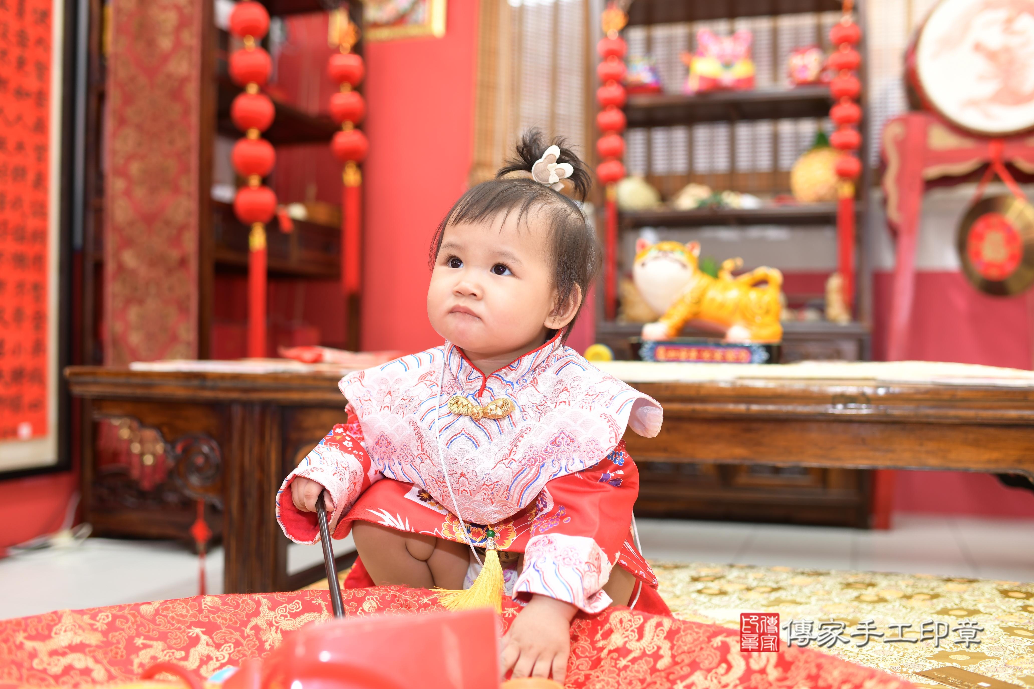 傳家手工印章高雄店、抓周、度脺、中國風會場、傳家嬰兒古禮、吉祥話、抓周道具物品24種、拍照。抓周證書。寶寶抓周、滿周歲、生日快樂、祝福 傳家手工印章高雄店、抓周、度脺、中國風會場、傳家嬰兒古禮、吉祥話、抓周道具物品24種、拍照。抓周證書。寶寶抓周、滿周歲、生日快樂、祝福