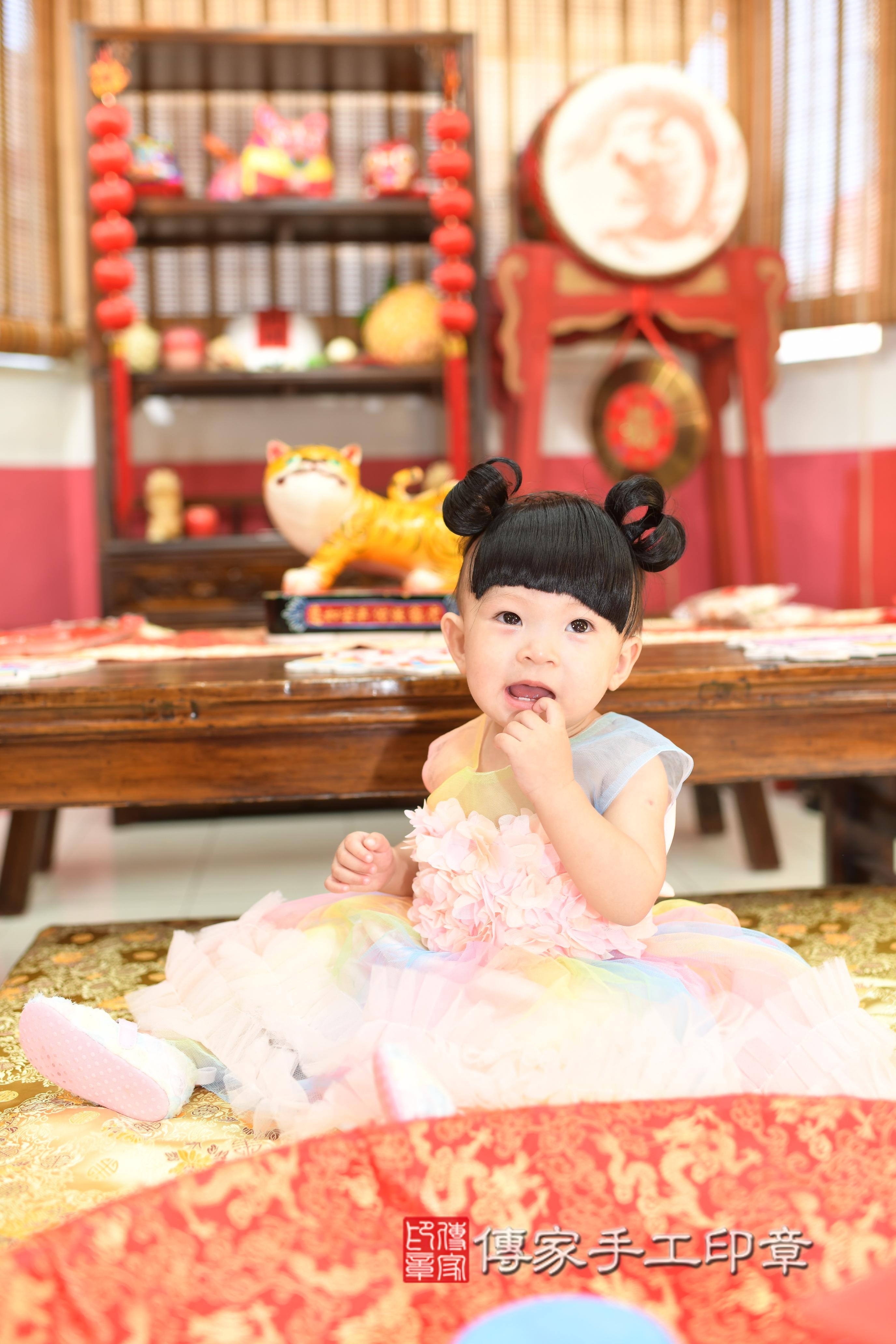 傳家手工印章高雄店、抓周、度脺、中國風會場、傳家嬰兒古禮、吉祥話、抓周道具物品24種、拍照。抓周證書。寶寶抓周、滿周歲、生日快樂、祝福 傳家手工印章高雄店、抓周、度脺、中國風會場、傳家嬰兒古禮、吉祥話、抓周道具物品24種、拍照。抓周證書。寶寶抓周、滿周歲、生日快樂、祝福
