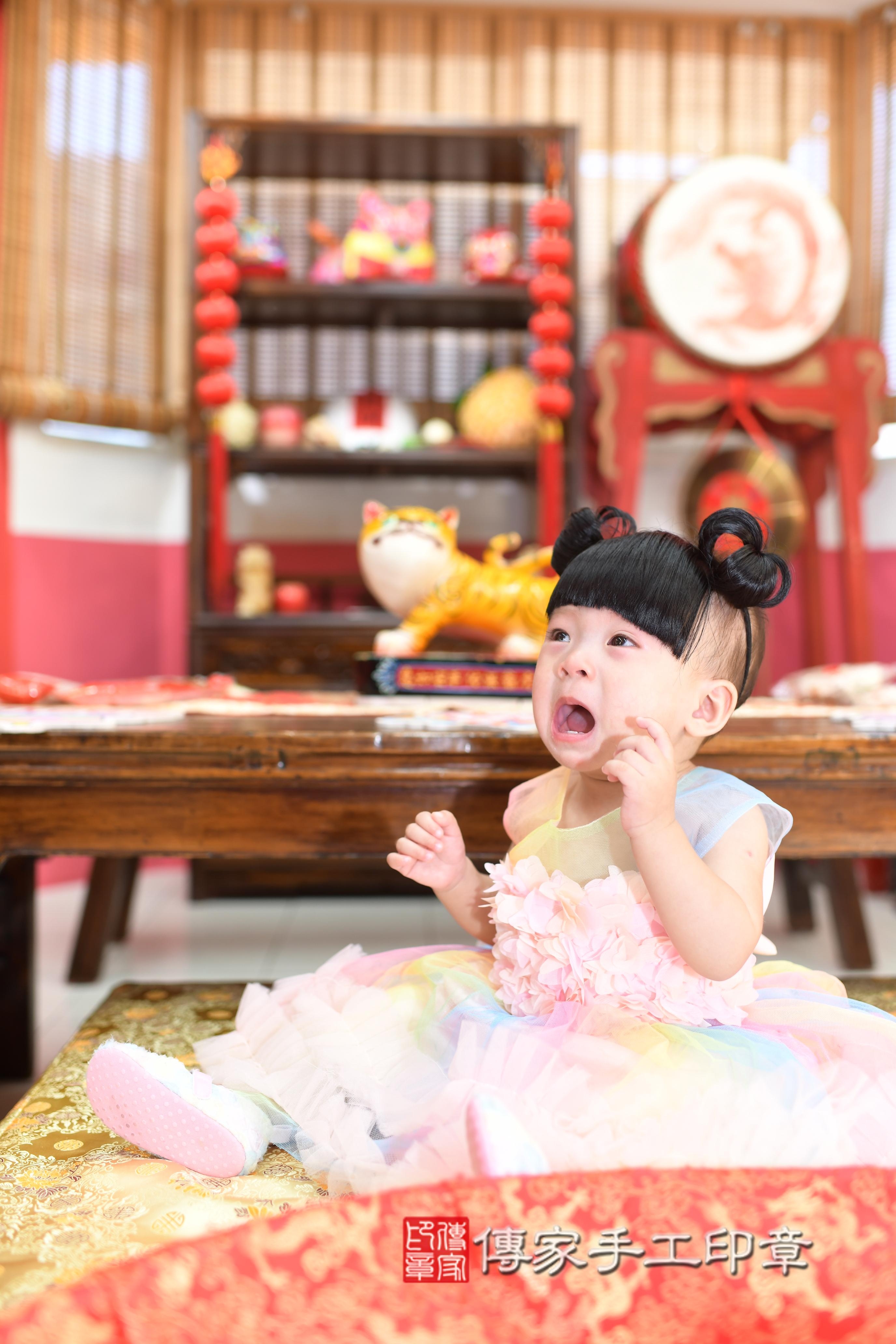 傳家手工印章高雄店、抓周、度脺、中國風會場、傳家嬰兒古禮、吉祥話、抓周道具物品24種、拍照。抓周證書。寶寶抓周、滿周歲、生日快樂、祝福 傳家手工印章高雄店、抓周、度脺、中國風會場、傳家嬰兒古禮、吉祥話、抓周道具物品24種、拍照。抓周證書。寶寶抓周、滿周歲、生日快樂、祝福