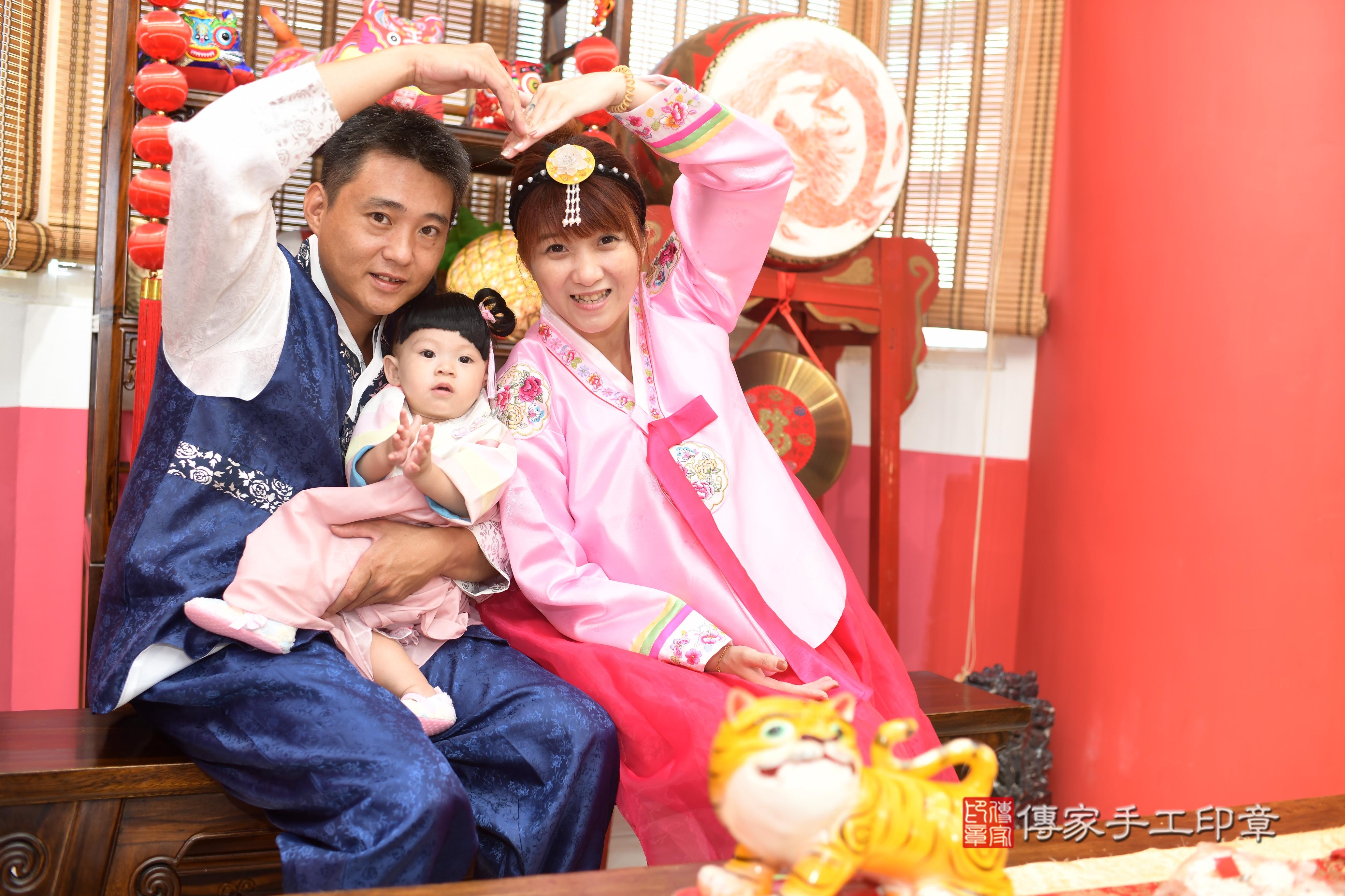 傳家手工印章高雄店、抓周、度脺、中國風會場、傳家嬰兒古禮、吉祥話、抓周道具物品24種、拍照。抓周證書。寶寶抓周、滿周歲、生日快樂、祝福 傳家手工印章高雄店、抓周、度脺、中國風會場、傳家嬰兒古禮、吉祥話、抓周道具物品24種、拍照。抓周證書。寶寶抓周、滿周歲、生日快樂、祝福