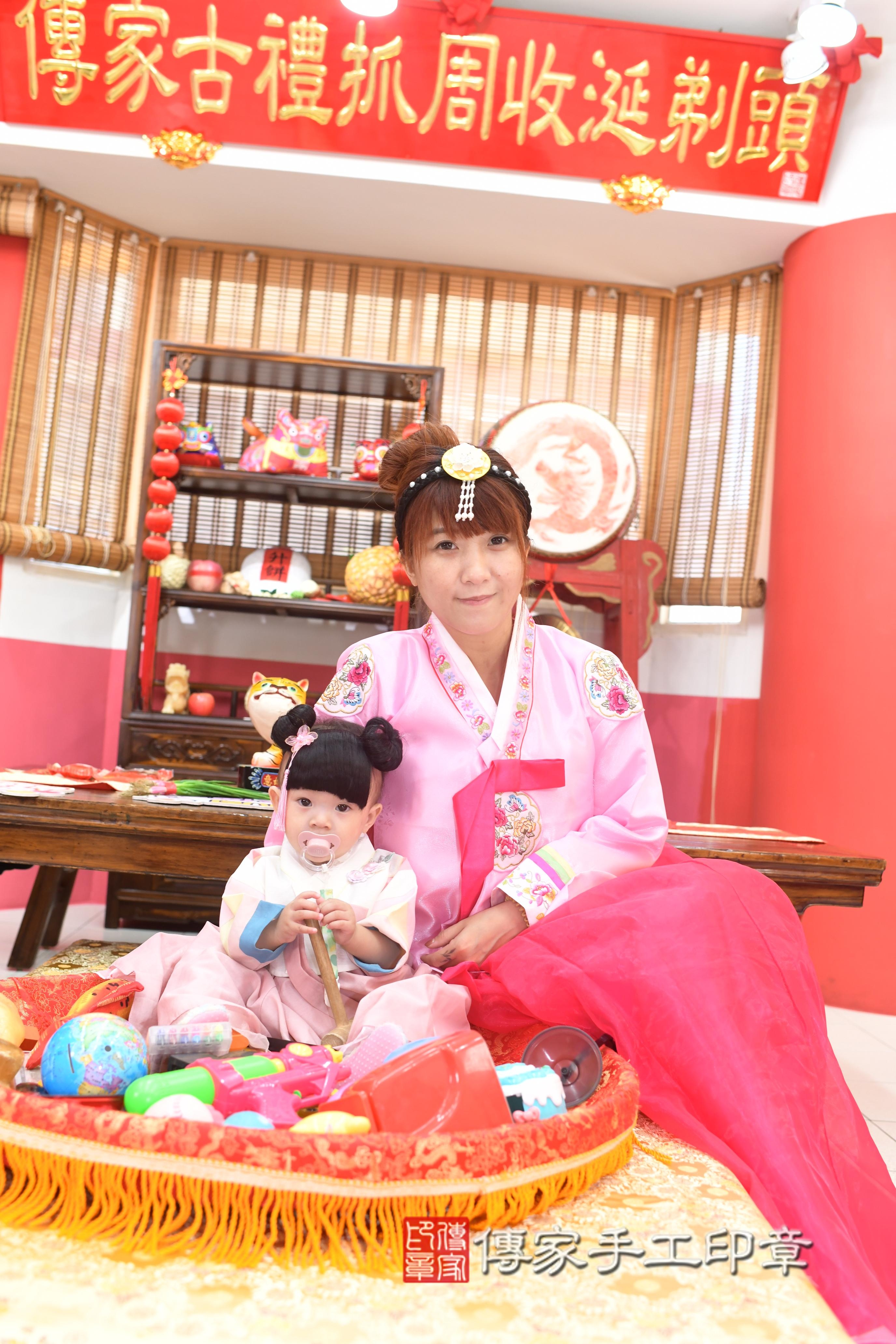 傳家手工印章高雄店、抓周、度脺、中國風會場、傳家嬰兒古禮、吉祥話、抓周道具物品24種、拍照。抓周證書。寶寶抓周、滿周歲、生日快樂、祝福