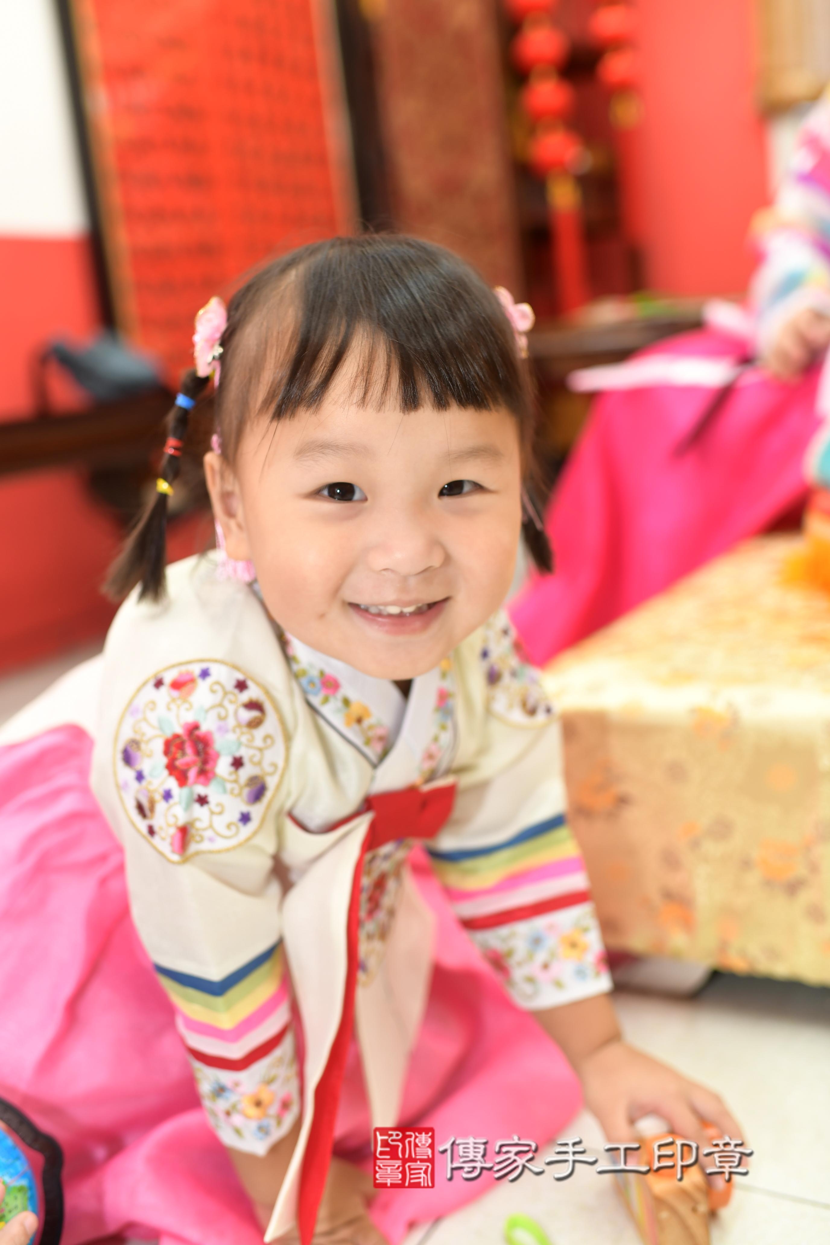 傳家手工印章高雄店、抓周、度脺、中國風會場、傳家嬰兒古禮、吉祥話、抓周道具物品24種、拍照。抓周證書。寶寶抓周、滿周歲、生日快樂、祝福 傳家手工印章高雄店、抓周、度脺、中國風會場、傳家嬰兒古禮、吉祥話、抓周道具物品24種、拍照。抓周證書。寶寶抓周、滿周歲、生日快樂、祝福