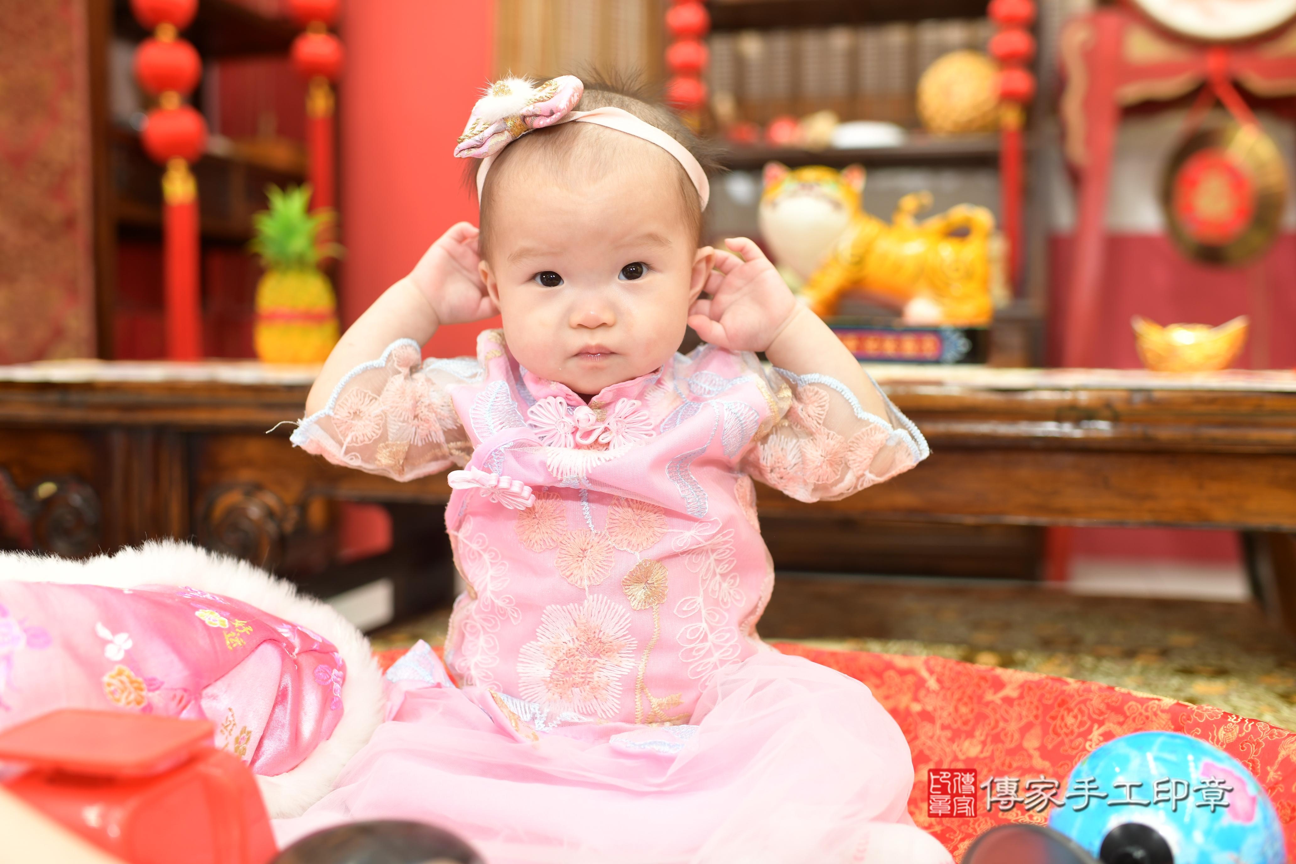 傳家手工印章高雄店、抓周、度脺、中國風會場、傳家嬰兒古禮、吉祥話、抓周道具物品24種、拍照。抓周證書。寶寶抓周、滿周歲、生日快樂、祝福 傳家手工印章高雄店、抓周、度脺、中國風會場、傳家嬰兒古禮、吉祥話、抓周道具物品24種、拍照。抓周證書。寶寶抓周、滿周歲、生日快樂、祝福