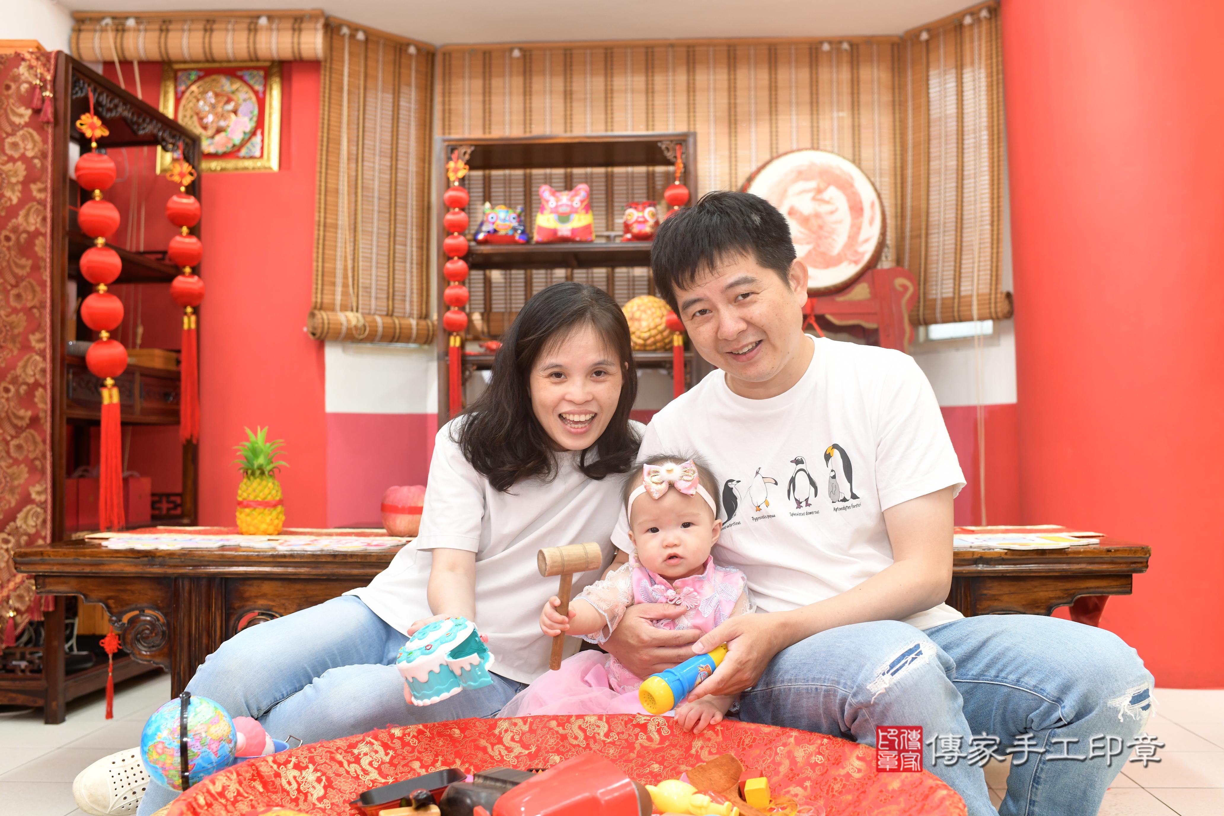 傳家手工印章高雄店、抓周、度脺、中國風會場、傳家嬰兒古禮、吉祥話、抓周道具物品24種、拍照。抓周證書。寶寶抓周、滿周歲、生日快樂、祝福 傳家手工印章高雄店、抓周、度脺、中國風會場、傳家嬰兒古禮、吉祥話、抓周道具物品24種、拍照。抓周證書。寶寶抓周、滿周歲、生日快樂、祝福