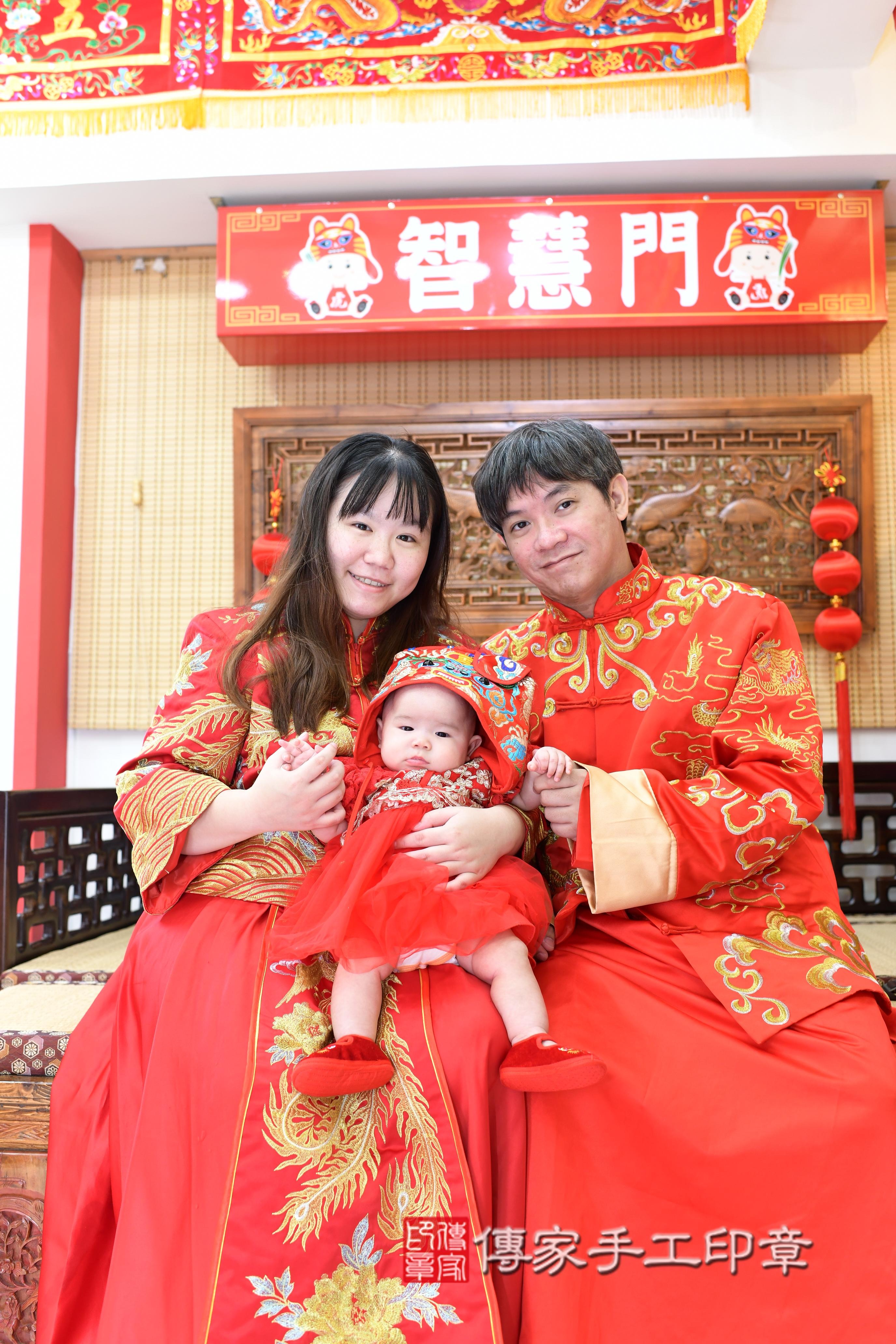 傳家手工印章台南店、抓周、度脺、中國風會場、傳家嬰兒古禮、吉祥話、抓周道具物品24種、拍照。抓周證書。寶寶抓周、滿周歲、生日快樂、祝福