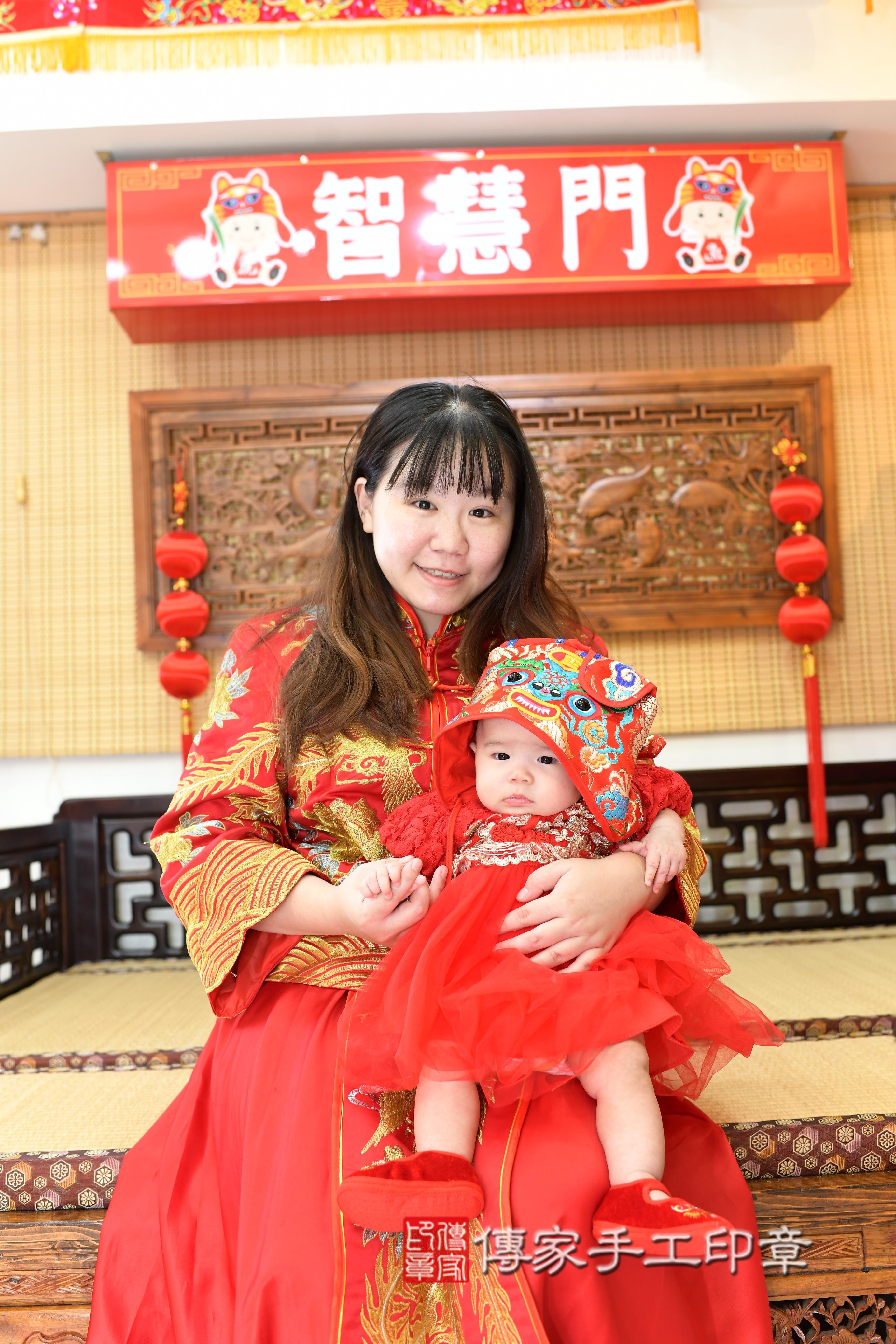 傳家手工印章台南店、抓周、度脺、中國風會場、傳家嬰兒古禮、吉祥話、抓周道具物品24種、拍照。抓周證書。寶寶抓周、滿周歲、生日快樂、祝福