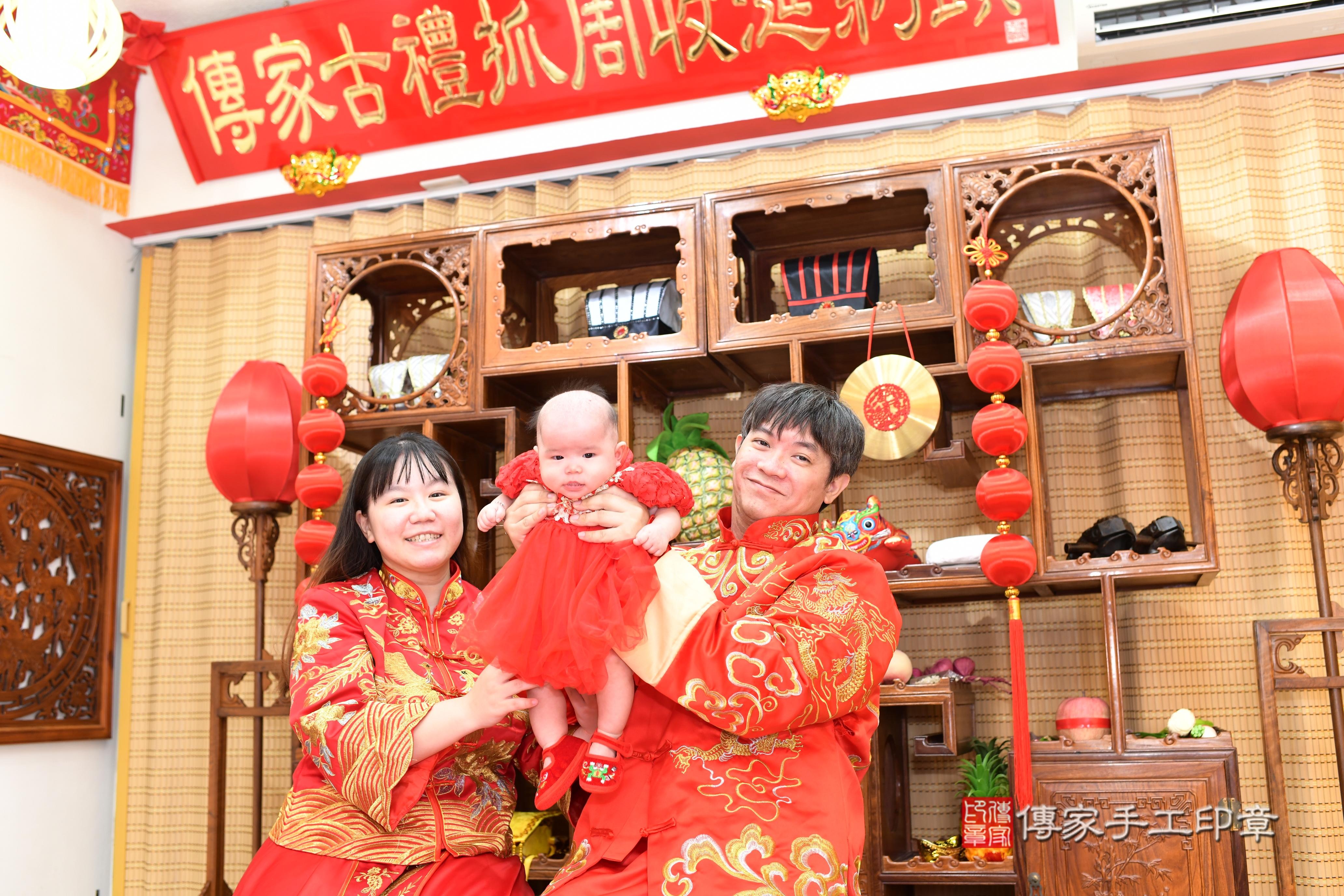 傳家手工印章台南店、抓周、度脺、中國風會場、傳家嬰兒古禮、吉祥話、抓周道具物品24種、拍照。抓周證書。寶寶抓周、滿周歲、生日快樂、祝福