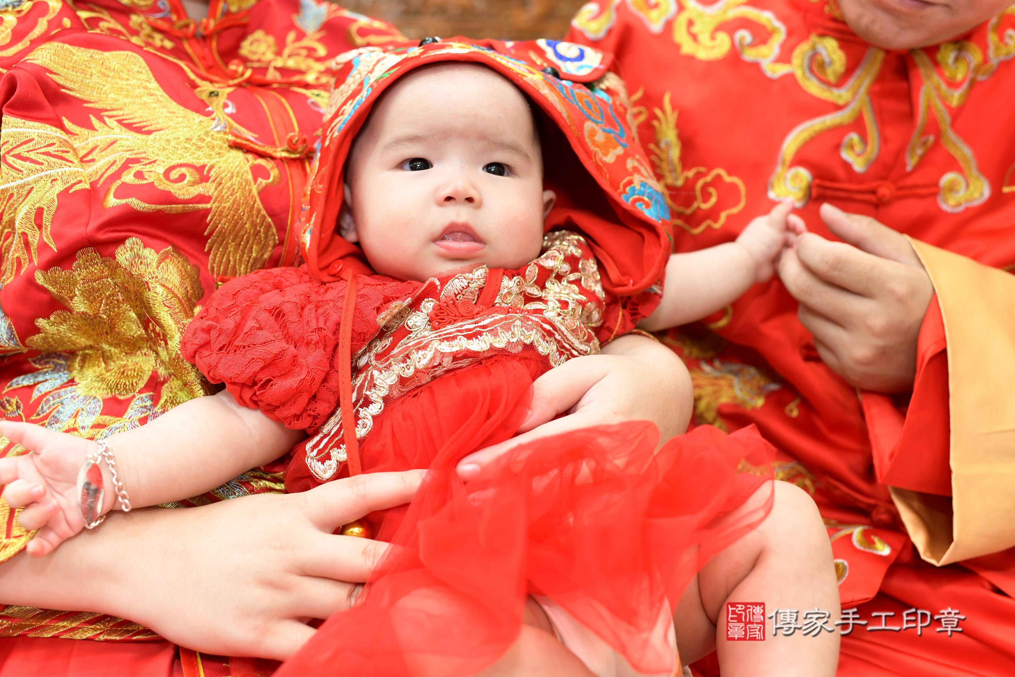 傳家手工印章台南店、抓周、度脺、中國風會場、傳家嬰兒古禮、吉祥話、抓周道具物品24種、拍照。抓周證書。寶寶抓周、滿周歲、生日快樂、祝福