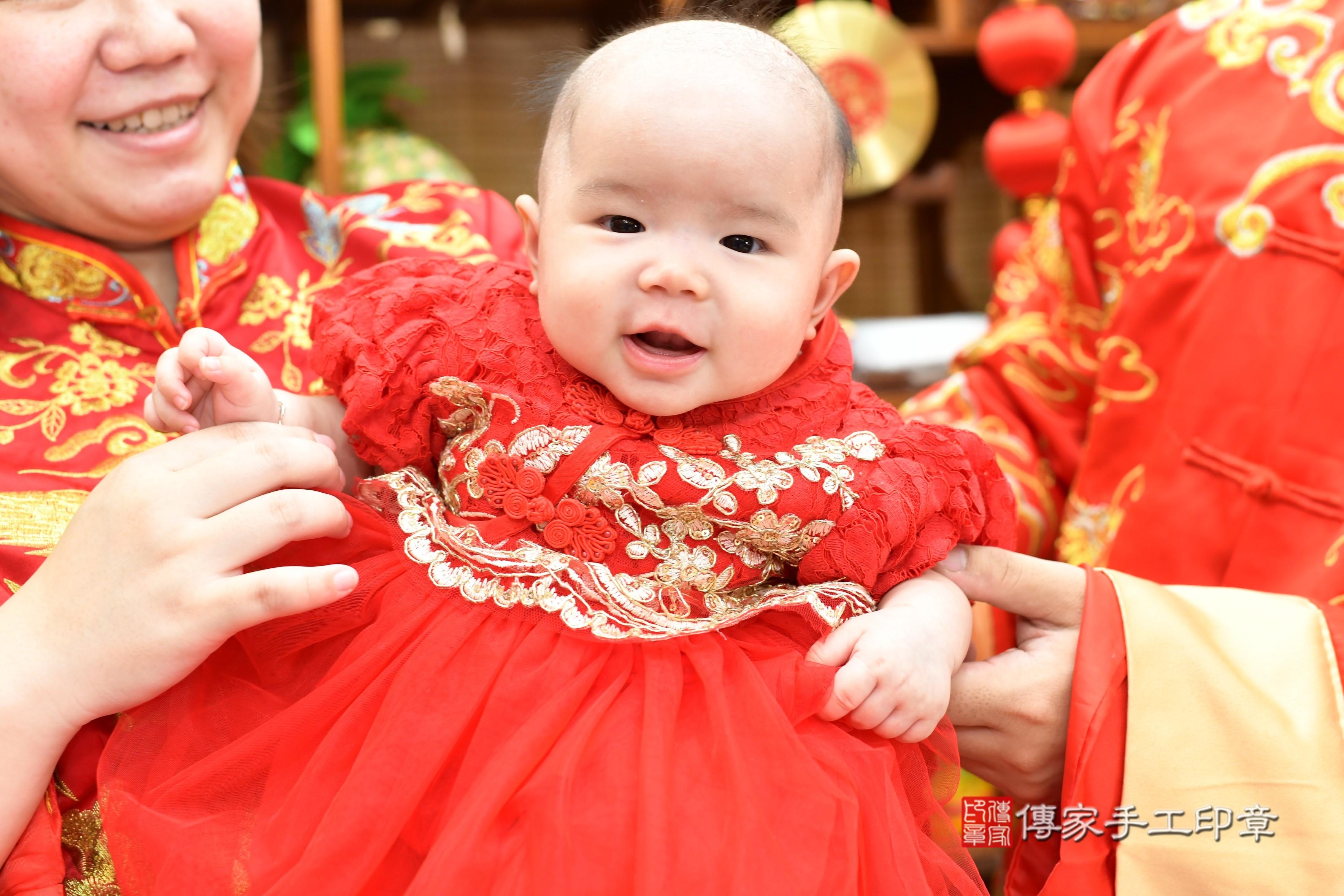 傳家手工印章台南店、抓周、度脺、中國風會場、傳家嬰兒古禮、吉祥話、抓周道具物品24種、拍照。抓周證書。寶寶抓周、滿周歲、生日快樂、祝福