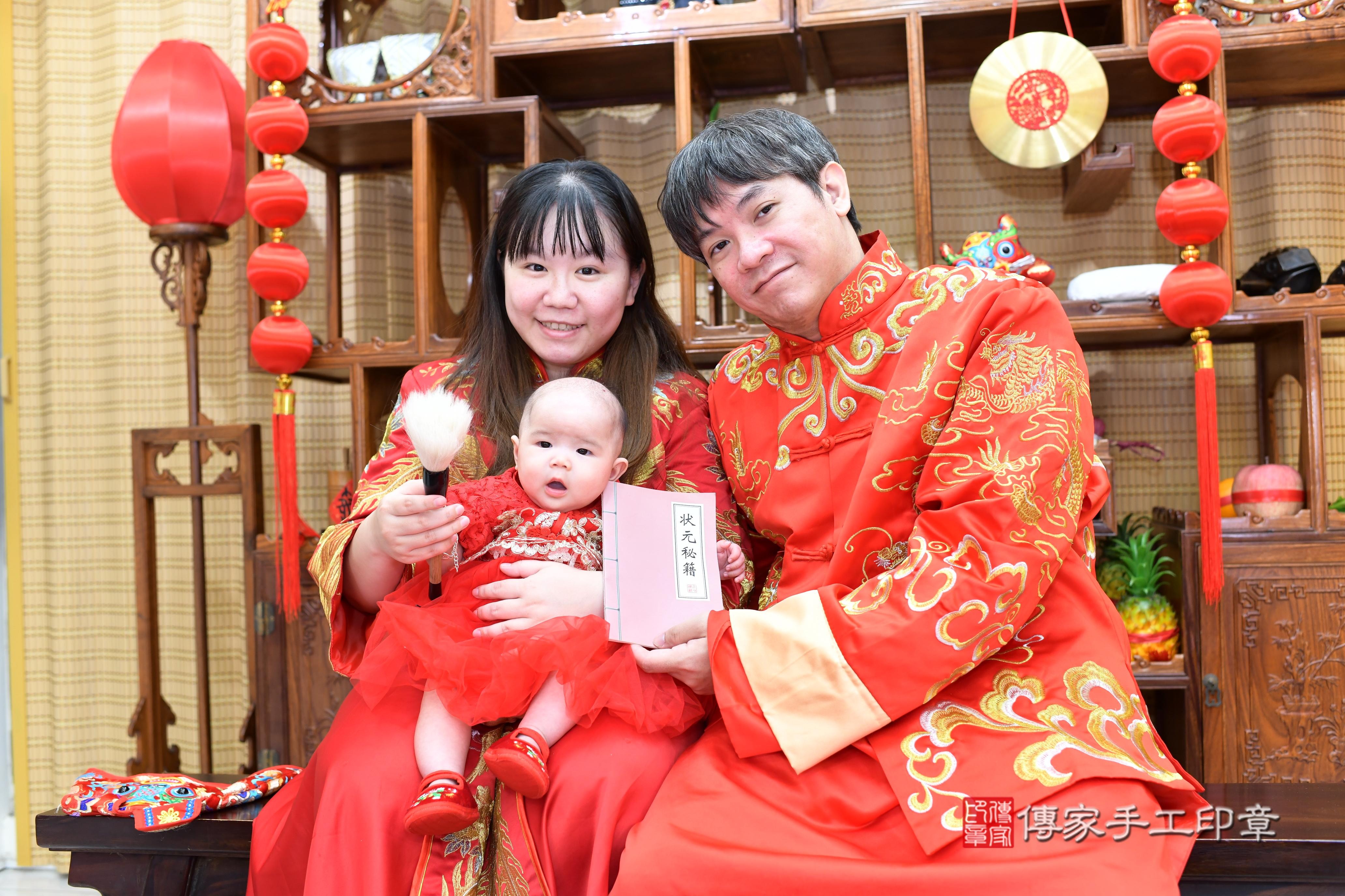 傳家手工印章台南店、抓周、度脺、中國風會場、傳家嬰兒古禮、吉祥話、抓周道具物品24種、拍照。抓周證書。寶寶抓周、滿周歲、生日快樂、祝福