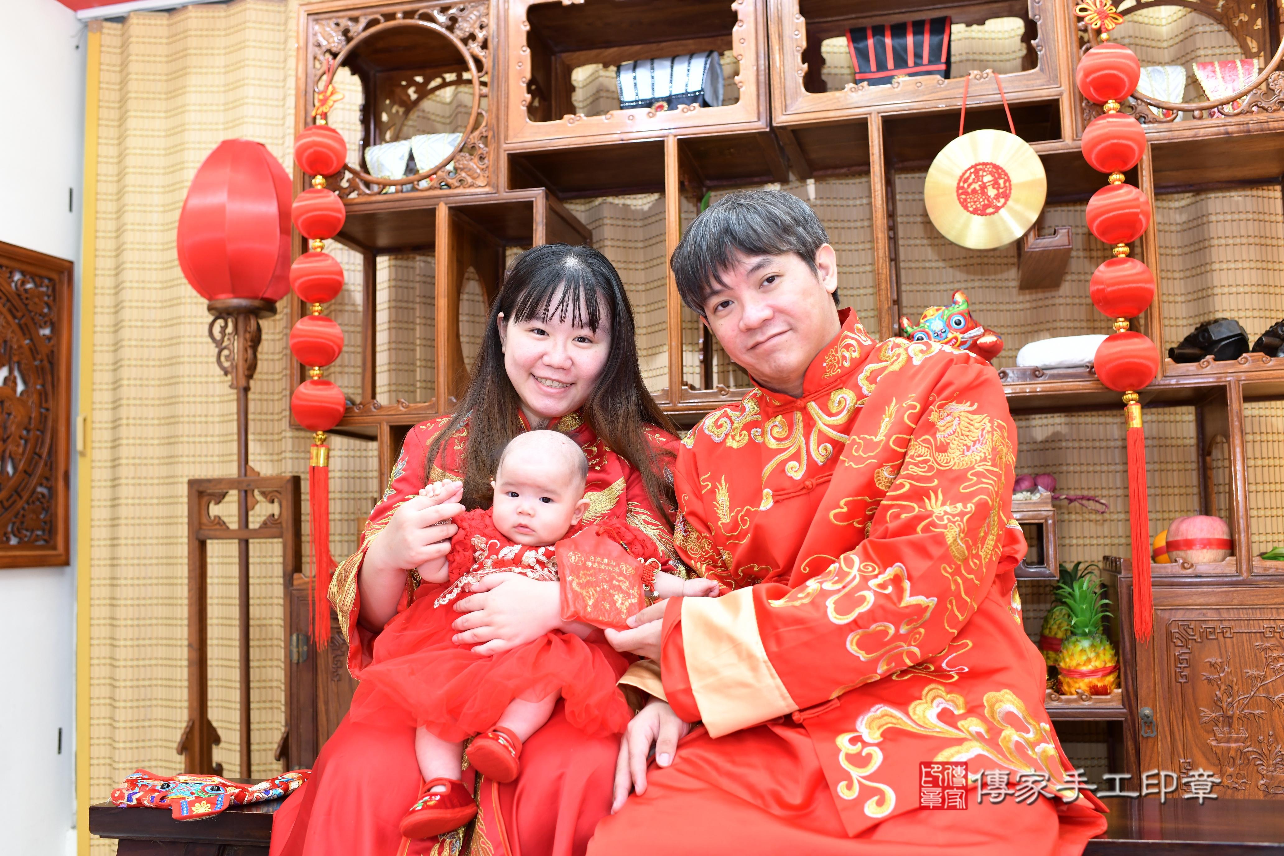 傳家手工印章台南店、抓周、度脺、中國風會場、傳家嬰兒古禮、吉祥話、抓周道具物品24種、拍照。抓周證書。寶寶抓周、滿周歲、生日快樂、祝福