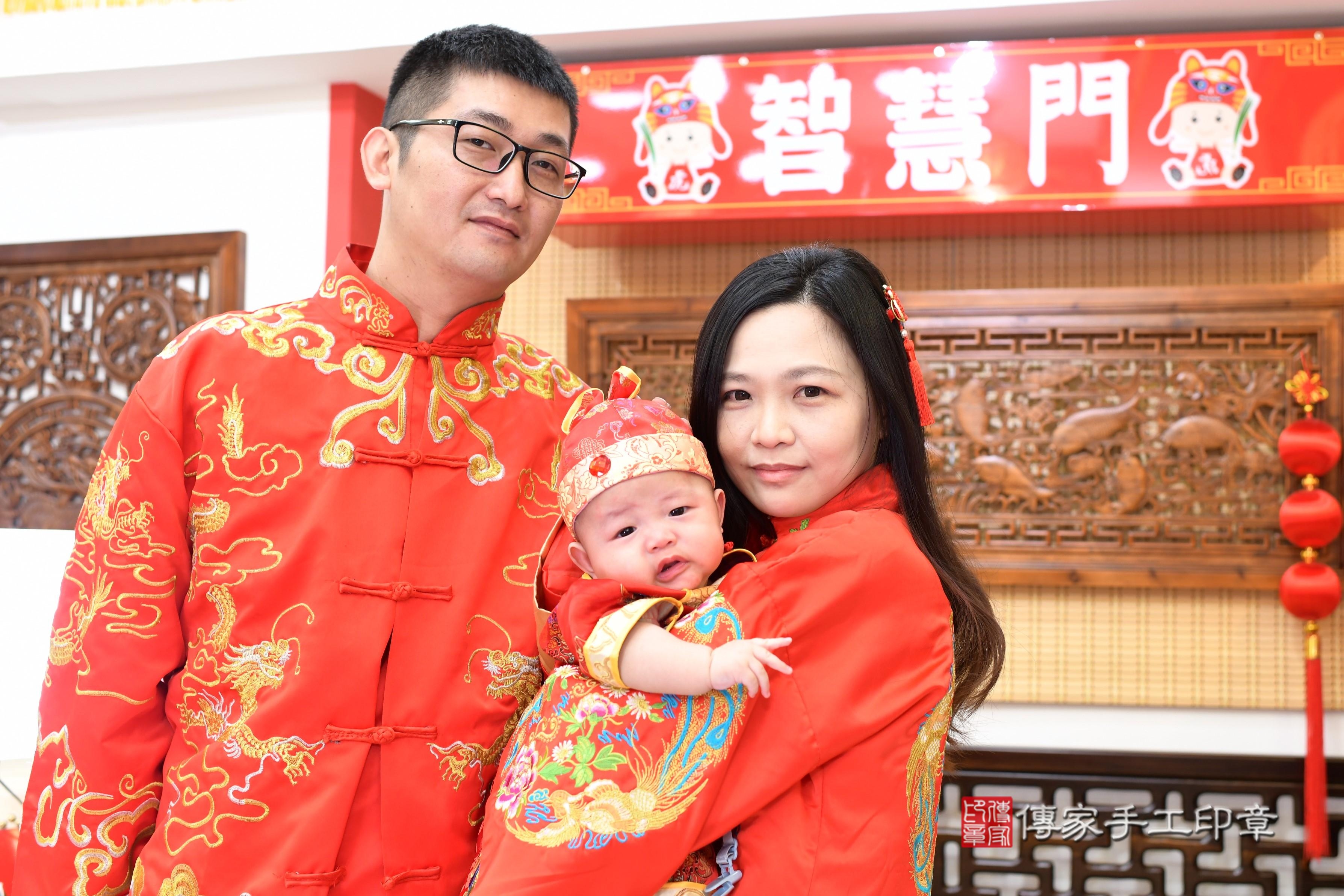 傳家手工印章台南店、抓周、度脺、中國風會場、傳家嬰兒古禮、吉祥話、抓周道具物品24種、拍照。抓周證書。寶寶抓周、滿周歲、生日快樂、祝福