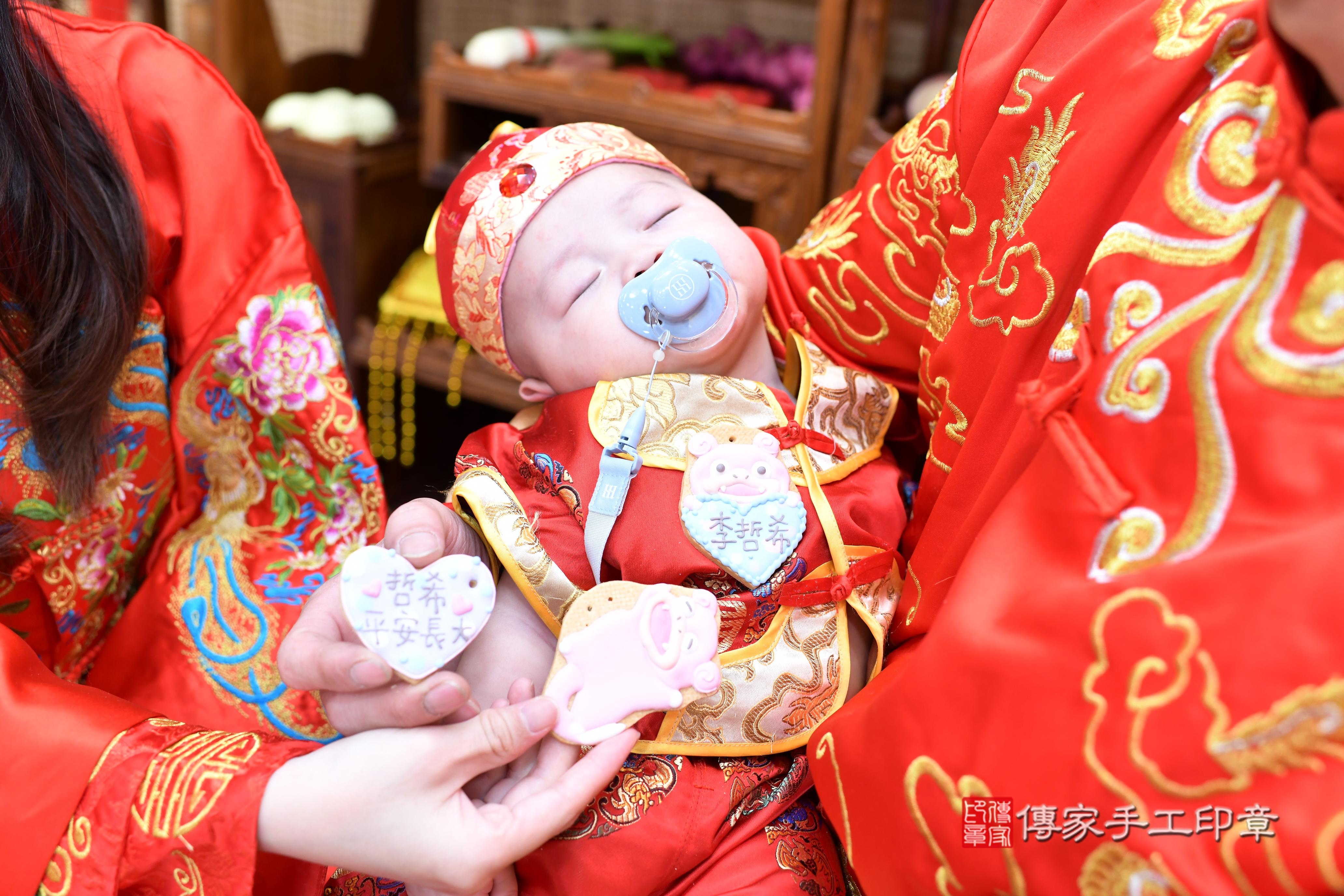 傳家手工印章台南店、抓周、度脺、中國風會場、傳家嬰兒古禮、吉祥話、抓周道具物品24種、拍照。抓周證書。寶寶抓周、滿周歲、生日快樂、祝福