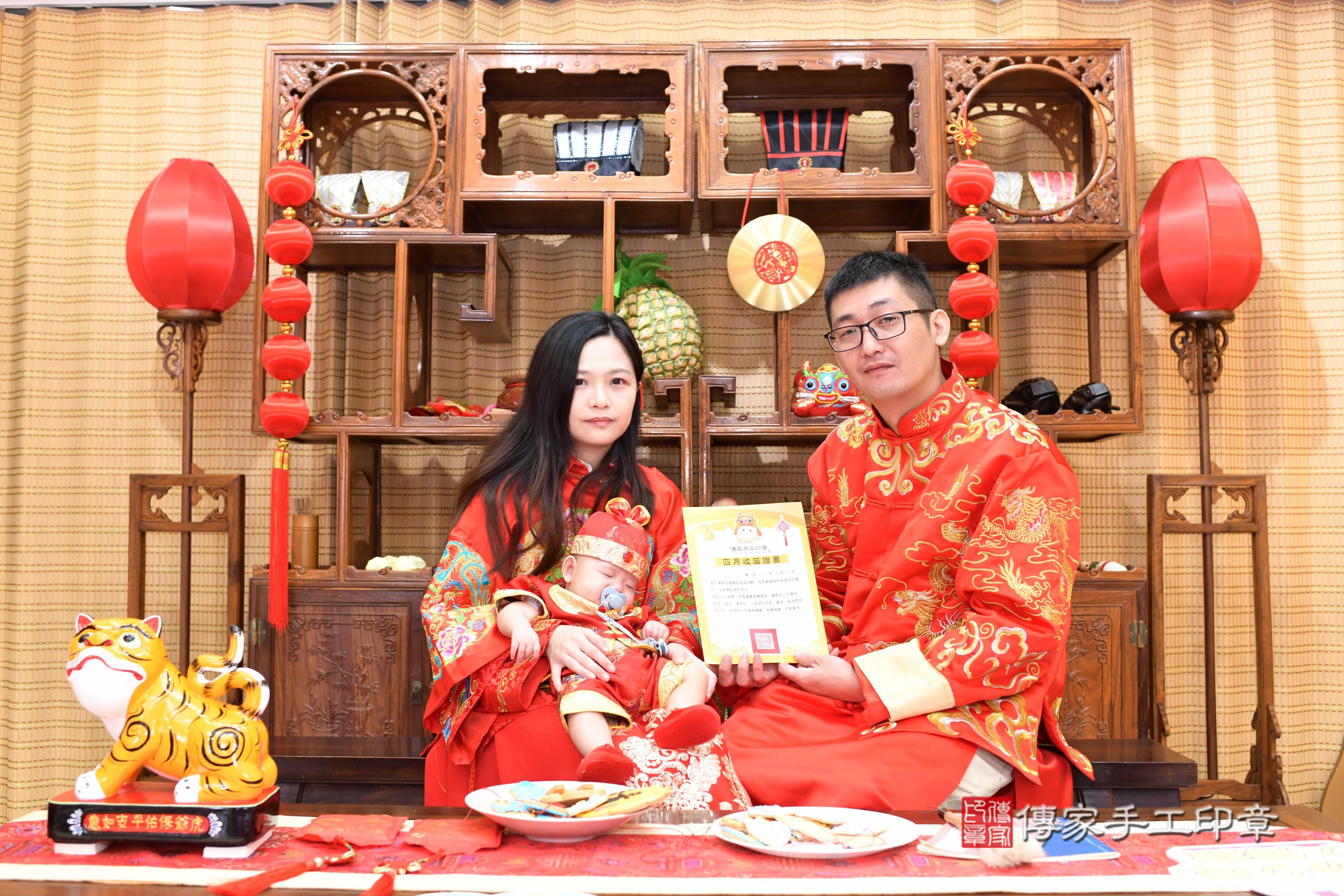 傳家手工印章台南店、抓周、度脺、中國風會場、傳家嬰兒古禮、吉祥話、抓周道具物品24種、拍照。抓周證書。寶寶抓周、滿周歲、生日快樂、祝福