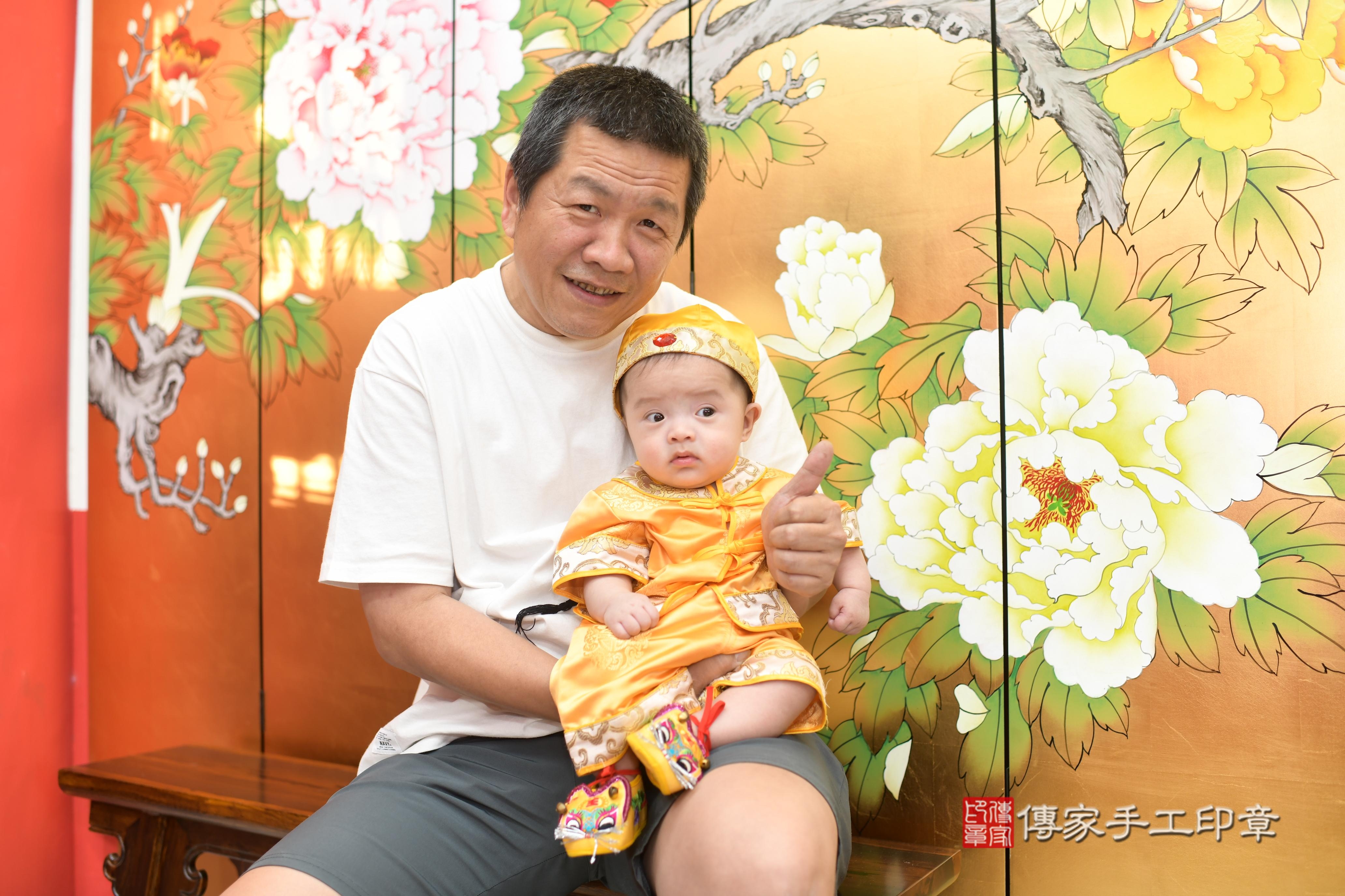 傳家手工印章高雄店、抓周、度脺、中國風會場、傳家嬰兒古禮、吉祥話、抓周道具物品24種、拍照。抓周證書。寶寶抓周、滿周歲、生日快樂、祝福