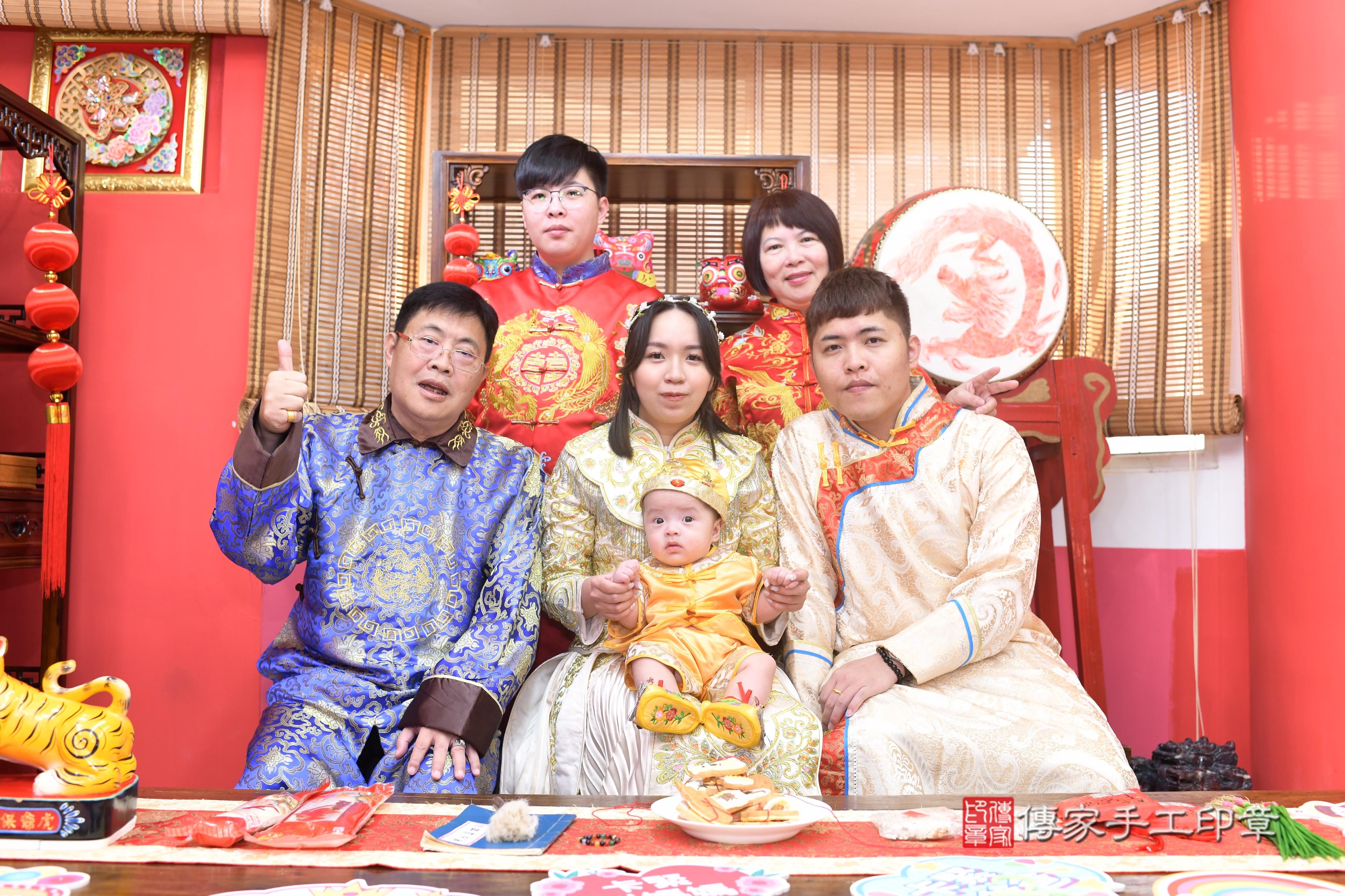 傳家手工印章高雄店、抓周、度脺、中國風會場、傳家嬰兒古禮、吉祥話、抓周道具物品24種、拍照。抓周證書。寶寶抓周、滿周歲、生日快樂、祝福