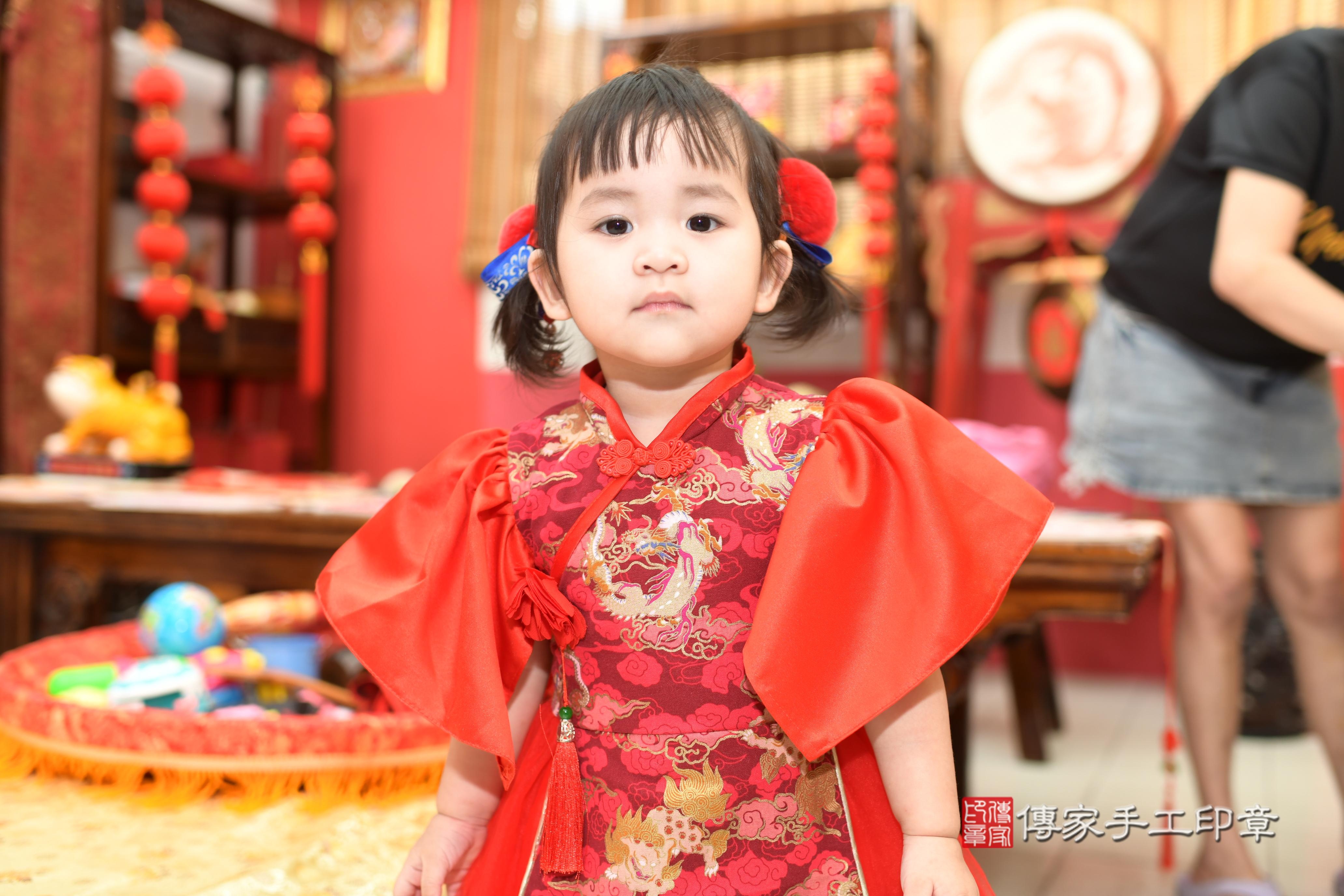 傳家手工印章高雄店、抓周、度脺、中國風會場、傳家嬰兒古禮、吉祥話、抓周道具物品24種、拍照。抓周證書。寶寶抓周、滿周歲、生日快樂、祝福