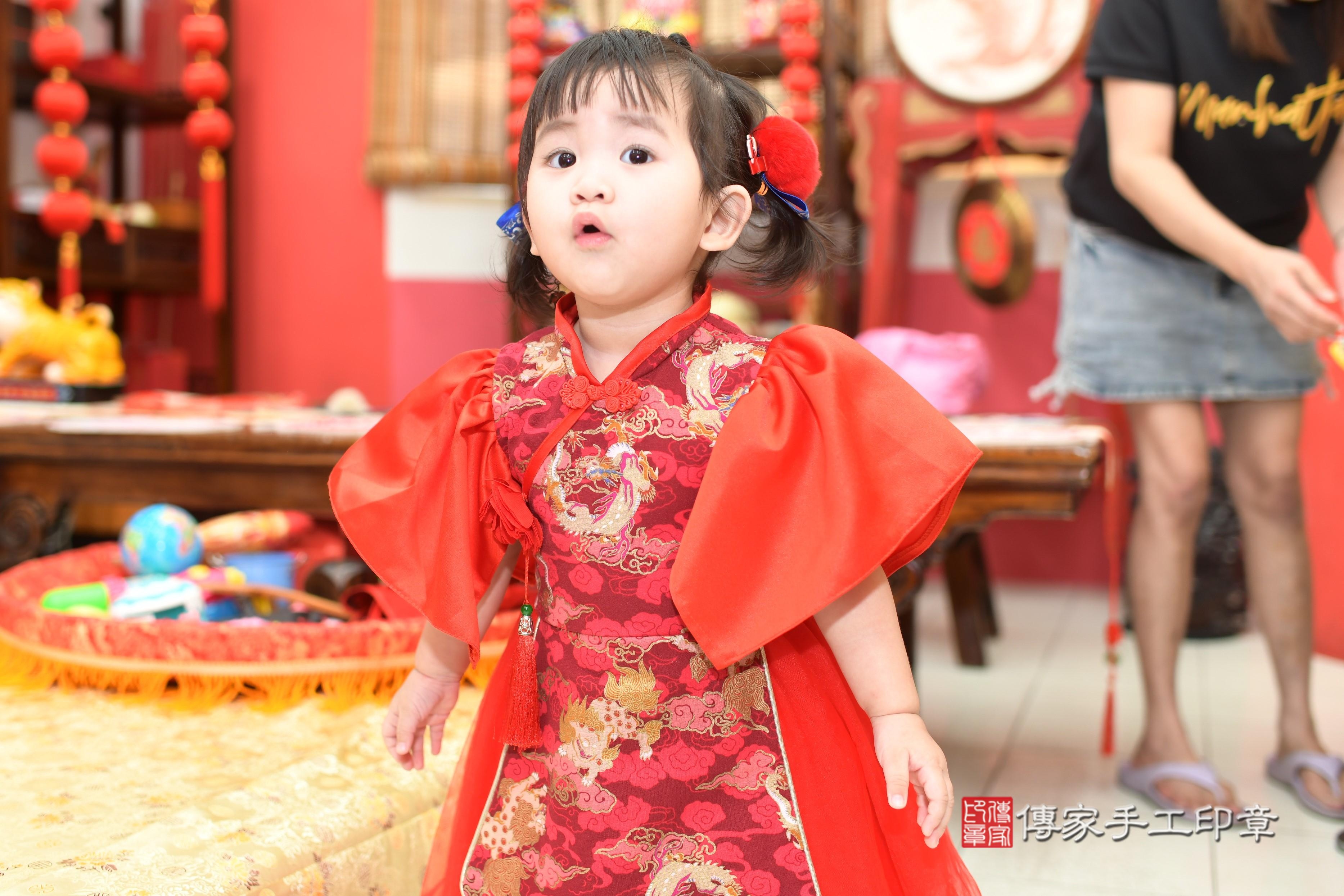 傳家手工印章高雄店、抓周、度脺、中國風會場、傳家嬰兒古禮、吉祥話、抓周道具物品24種、拍照。抓周證書。寶寶抓周、滿周歲、生日快樂、祝福