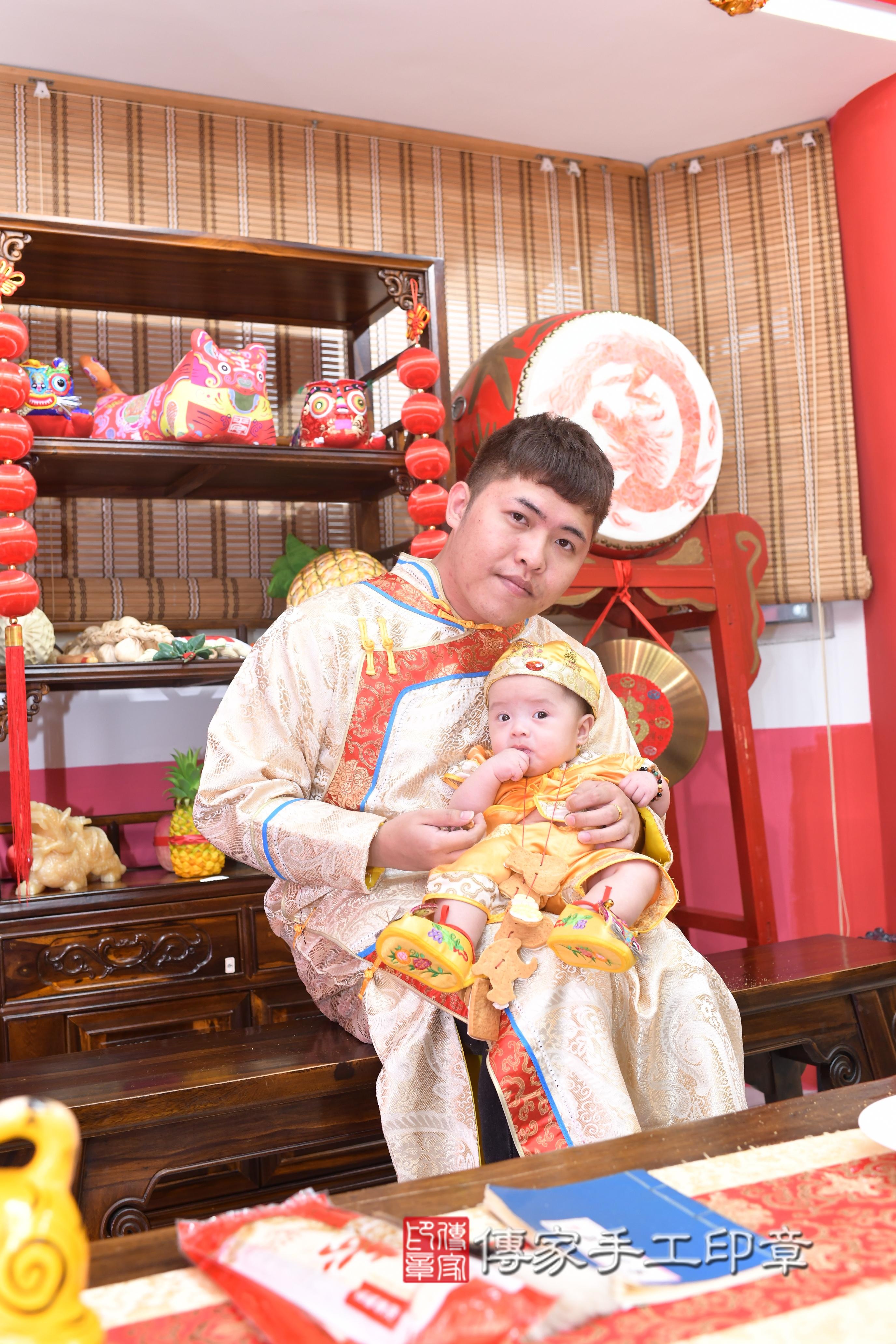 傳家手工印章高雄店、抓周、度脺、中國風會場、傳家嬰兒古禮、吉祥話、抓周道具物品24種、拍照。抓周證書。寶寶抓周、滿周歲、生日快樂、祝福