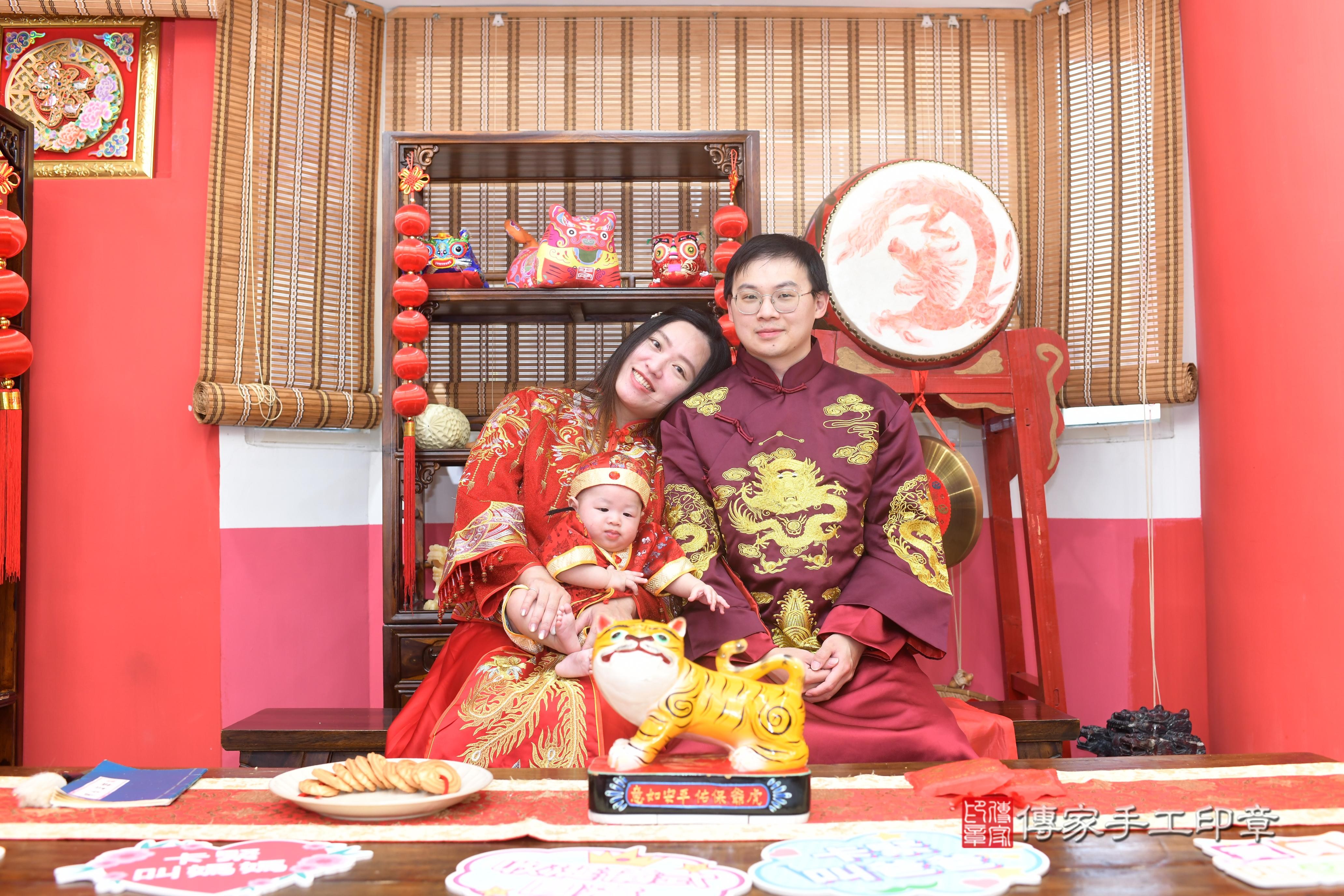 傳家手工印章高雄店、抓周、度脺、中國風會場、傳家嬰兒古禮、吉祥話、抓周道具物品24種、拍照。抓周證書。寶寶抓周、滿周歲、生日快樂、祝福