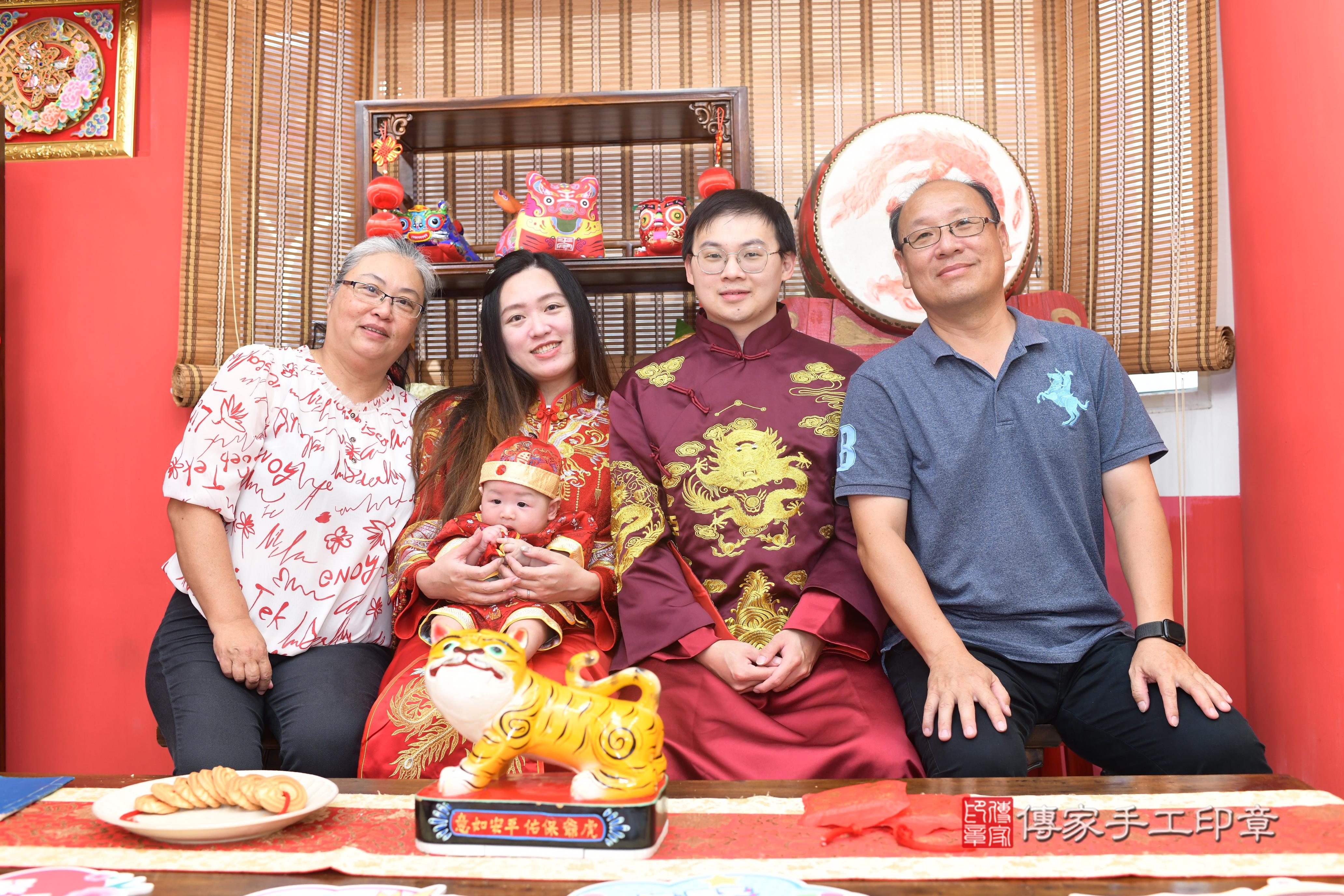 傳家手工印章高雄店、抓周、度脺、中國風會場、傳家嬰兒古禮、吉祥話、抓周道具物品24種、拍照。抓周證書。寶寶抓周、滿周歲、生日快樂、祝福