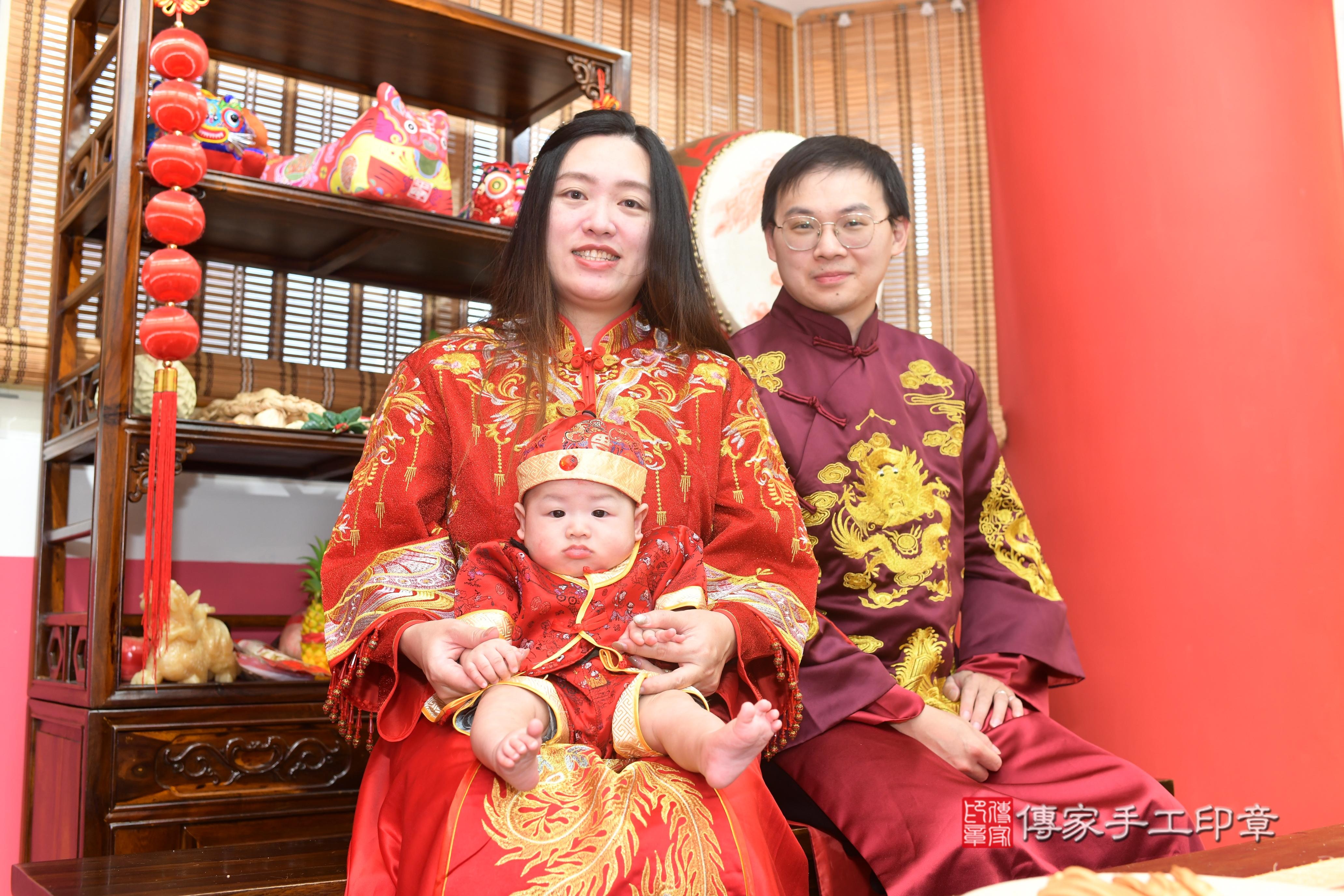 傳家手工印章高雄店、抓周、度脺、中國風會場、傳家嬰兒古禮、吉祥話、抓周道具物品24種、拍照。抓周證書。寶寶抓周、滿周歲、生日快樂、祝福