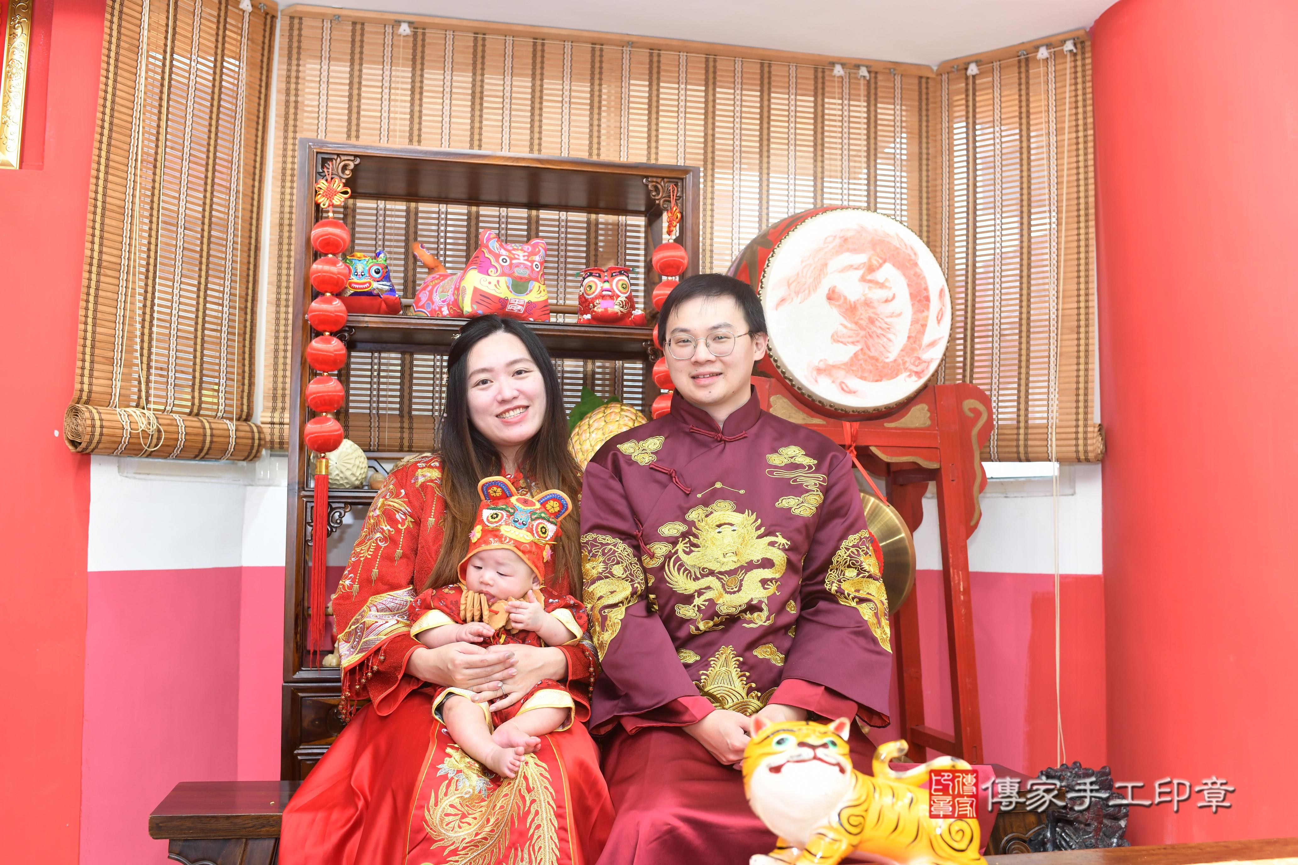 傳家手工印章高雄店、抓周、度脺、中國風會場、傳家嬰兒古禮、吉祥話、抓周道具物品24種、拍照。抓周證書。寶寶抓周、滿周歲、生日快樂、祝福