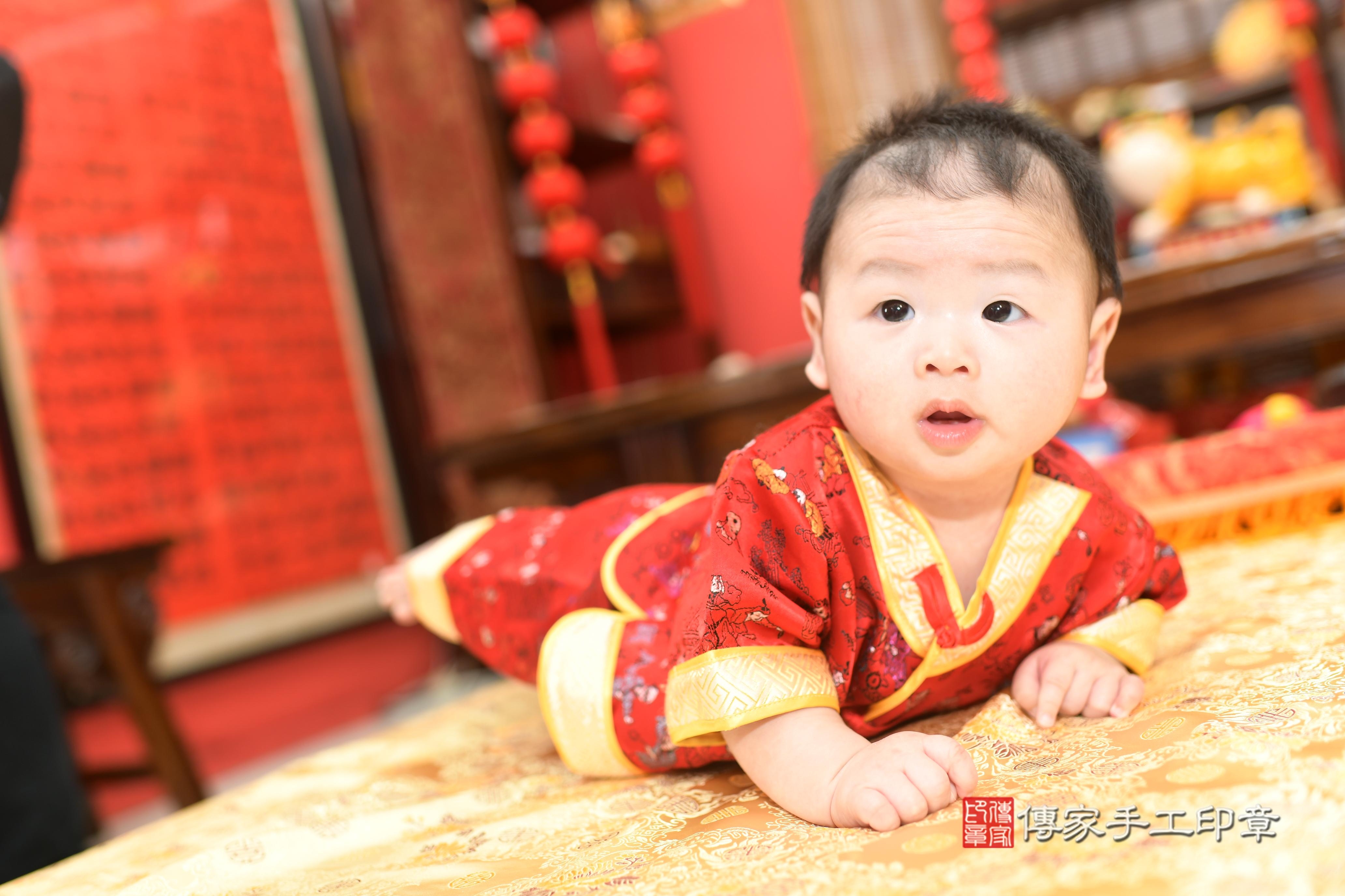 傳家手工印章高雄店、抓周、度脺、中國風會場、傳家嬰兒古禮、吉祥話、抓周道具物品24種、拍照。抓周證書。寶寶抓周、滿周歲、生日快樂、祝福