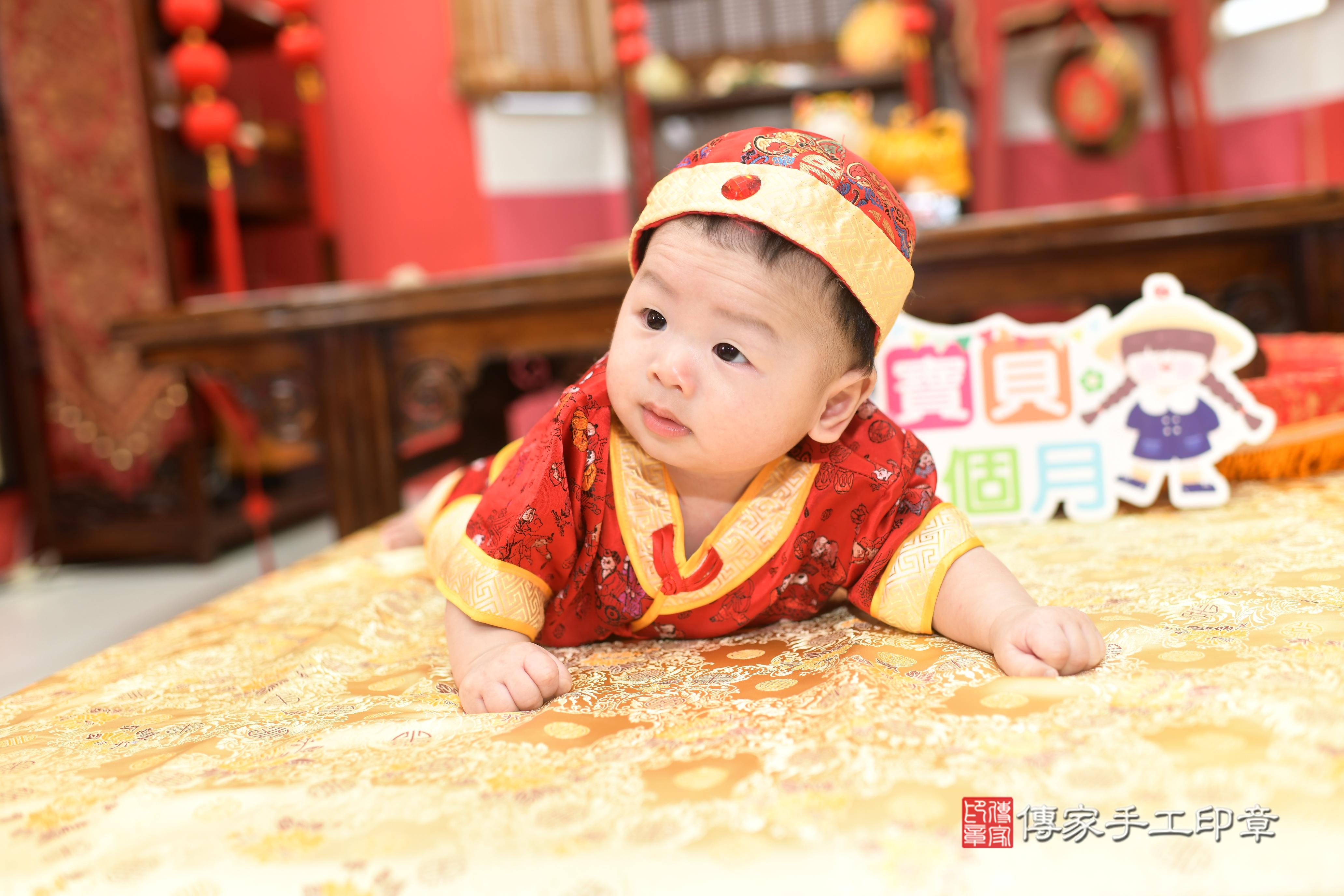 傳家手工印章高雄店、抓周、度脺、中國風會場、傳家嬰兒古禮、吉祥話、抓周道具物品24種、拍照。抓周證書。寶寶抓周、滿周歲、生日快樂、祝福