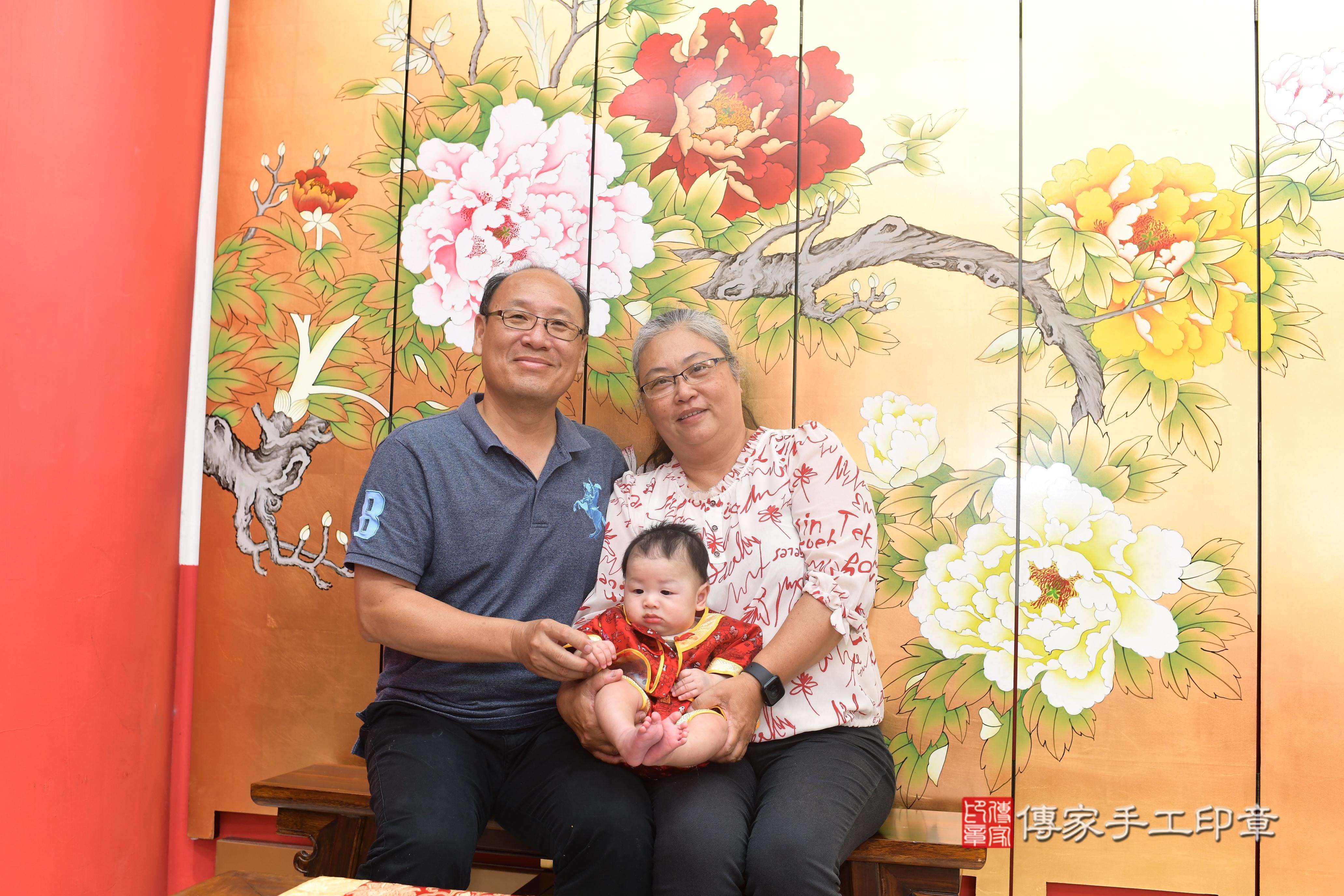 傳家手工印章高雄店、抓周、度脺、中國風會場、傳家嬰兒古禮、吉祥話、抓周道具物品24種、拍照。抓周證書。寶寶抓周、滿周歲、生日快樂、祝福